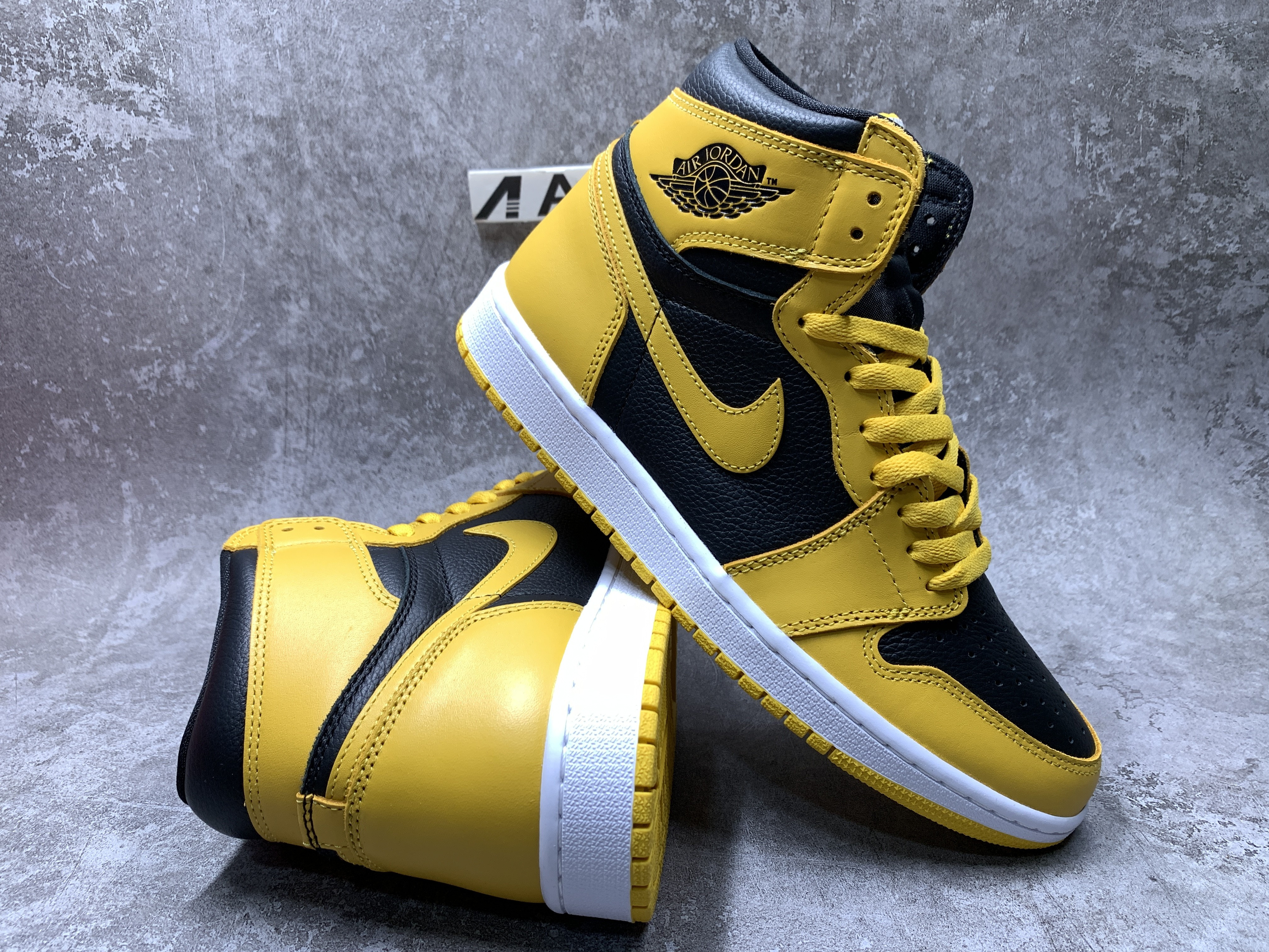 Air Jordan 1 High Retro OG Pollen