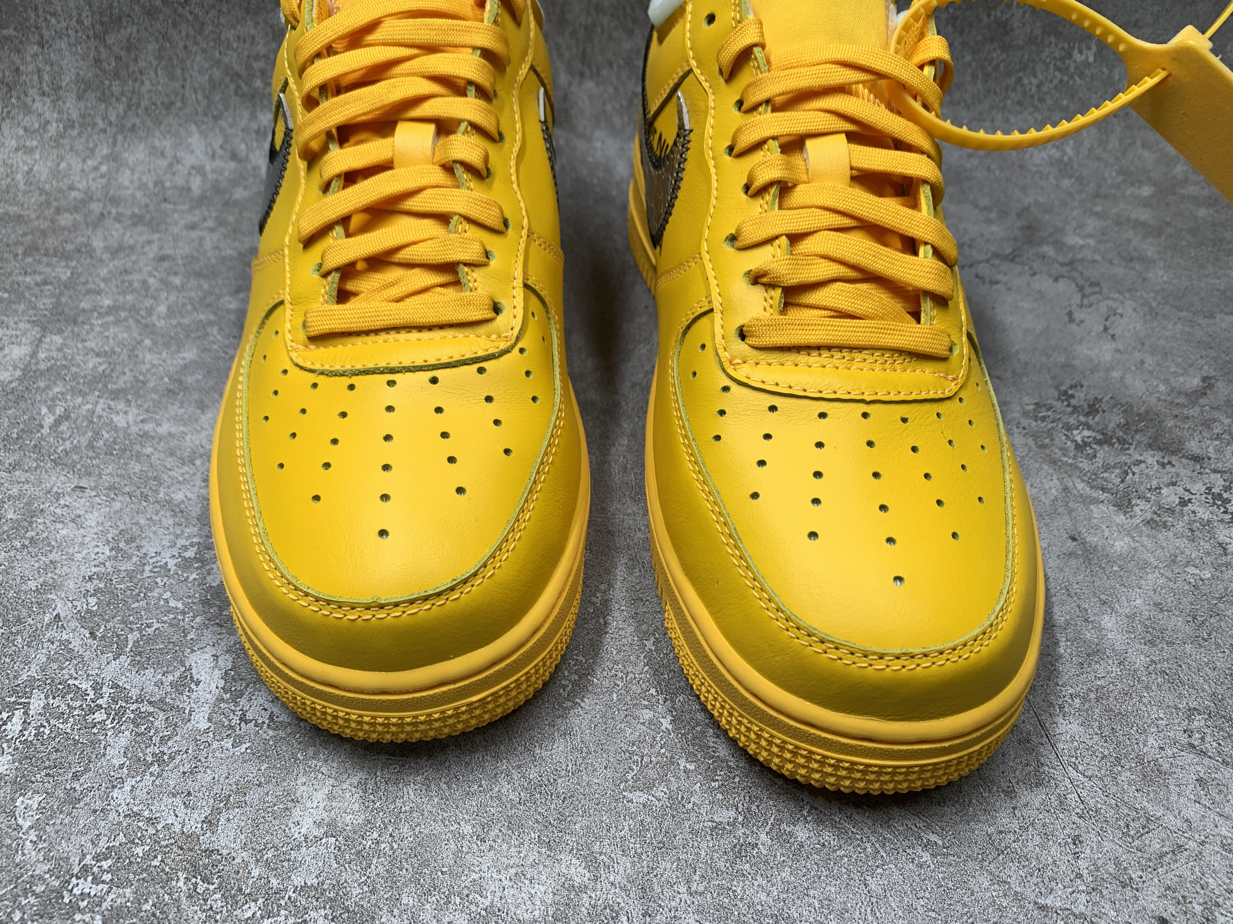 Air Force 1 x Off-White Low University Gold