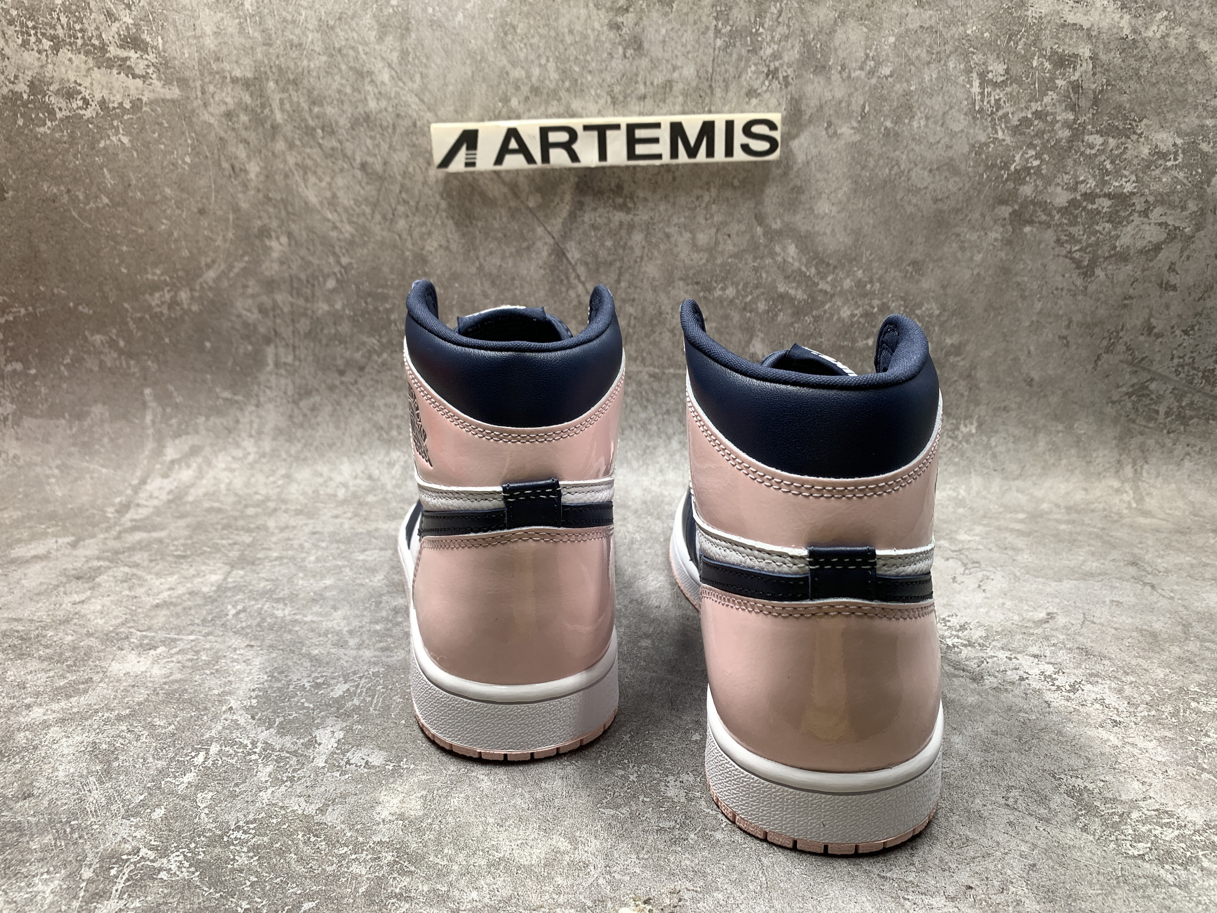 Air Jordan 1 Retro High OG SE Bubble Gum Atmosphere