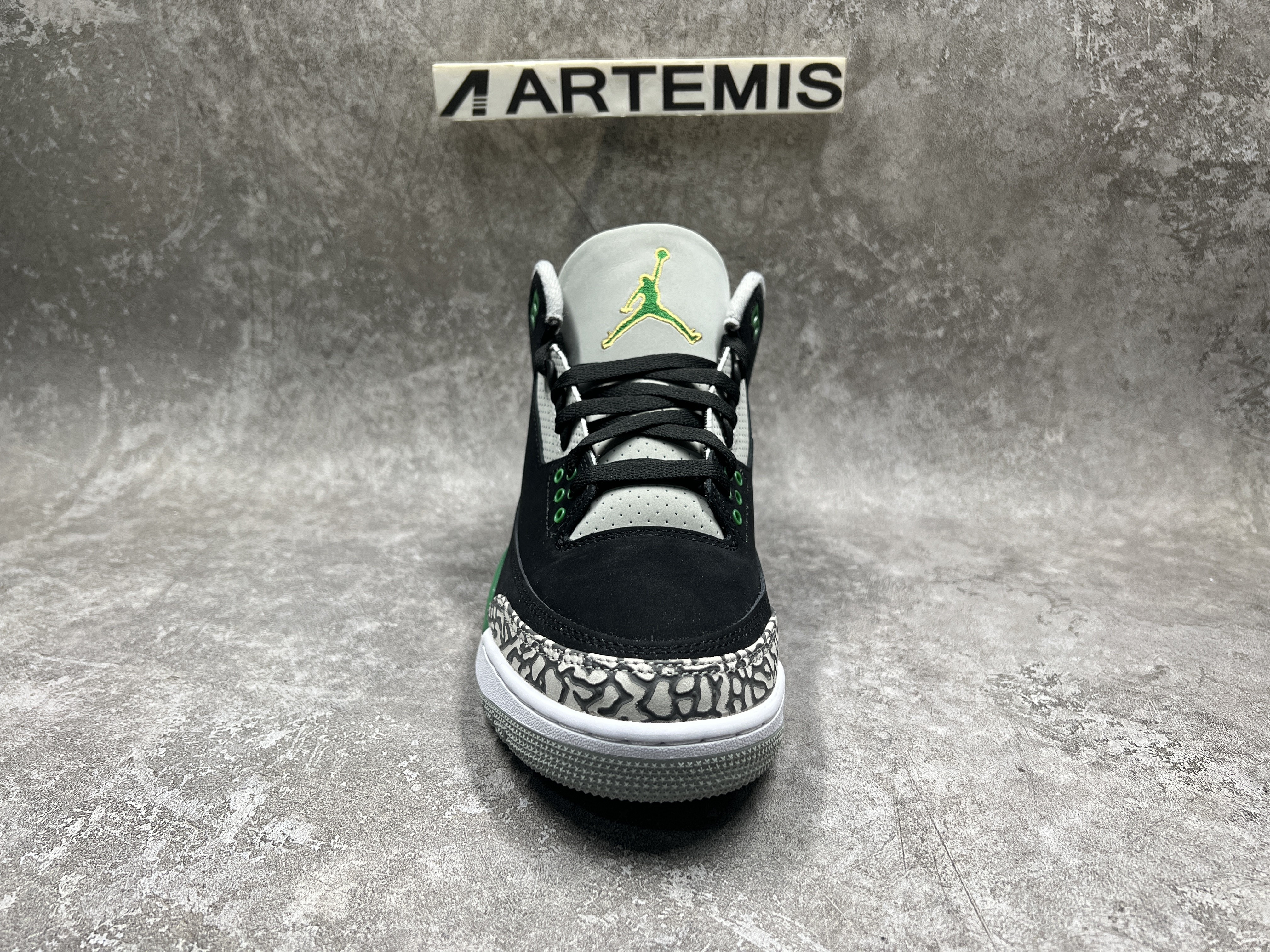 Air Jordan 3  Retro Pine Green
