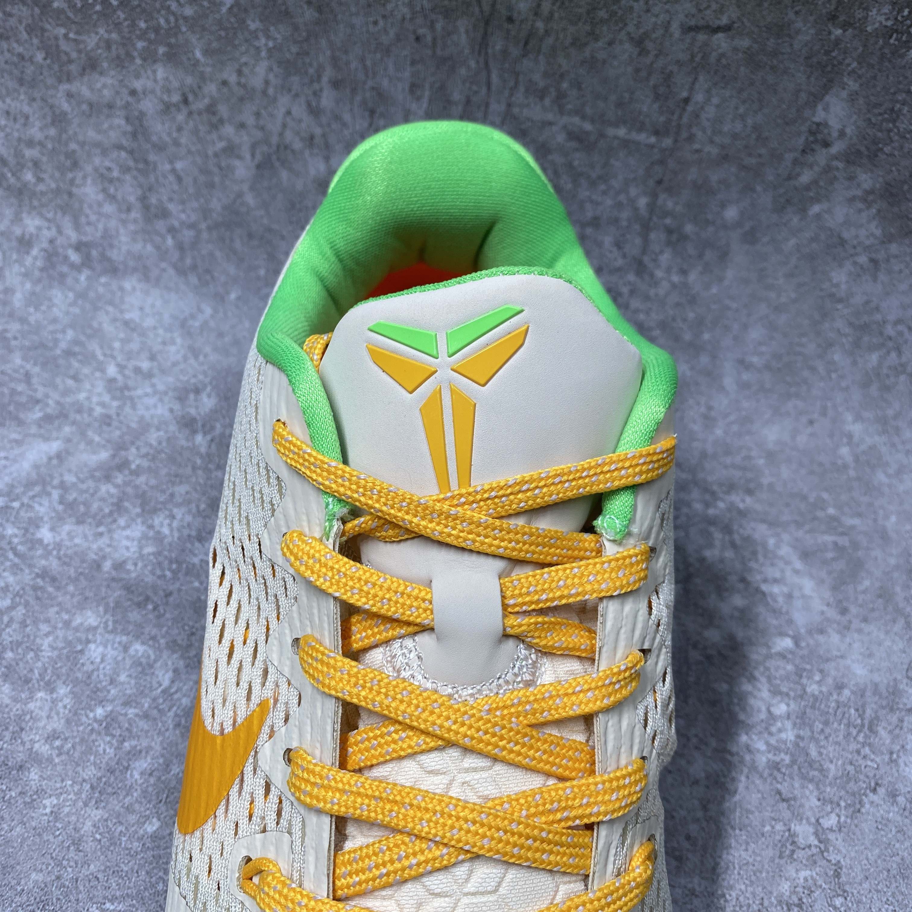 Nike Kobe 11 Peach Jam PE