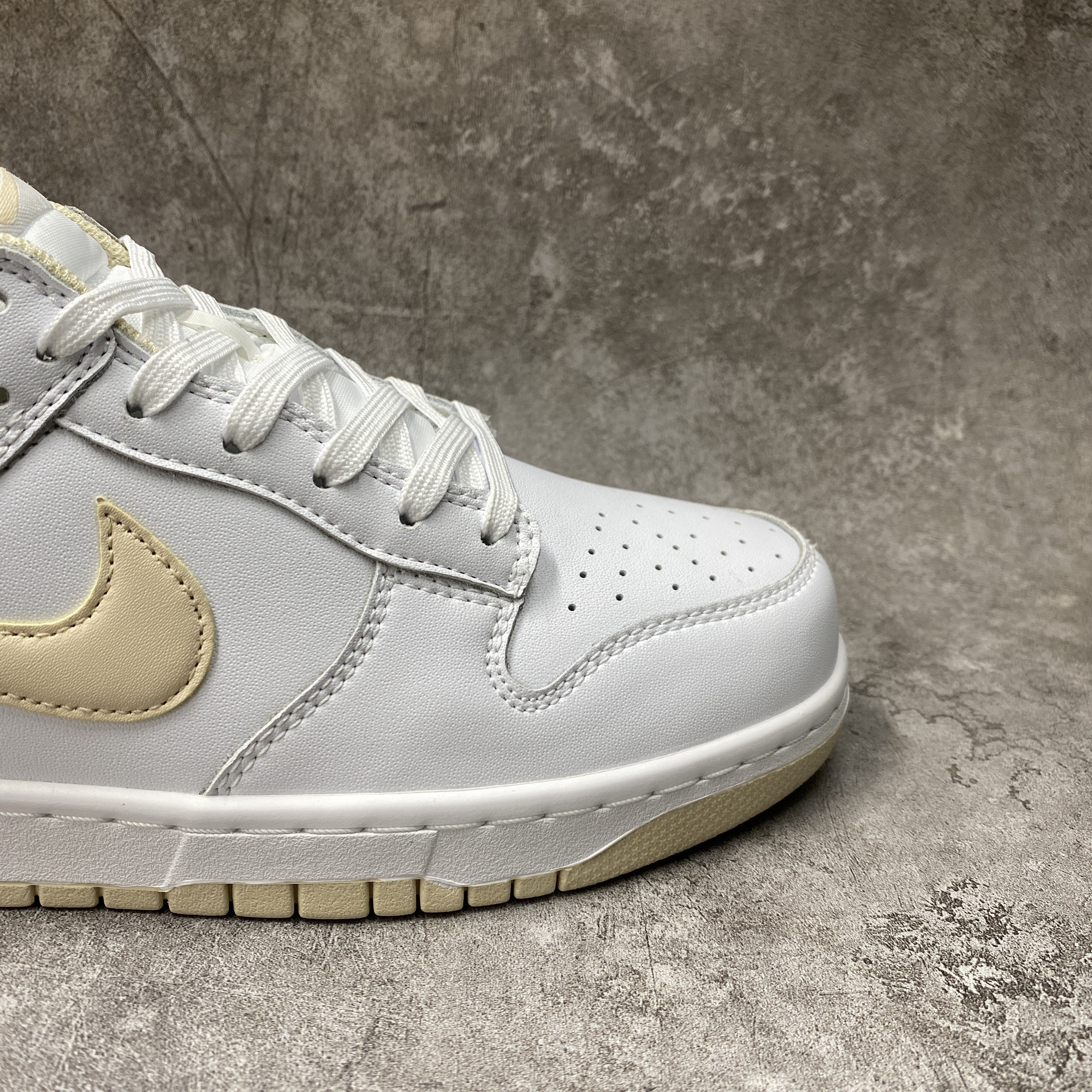 Nike Dunk Low Pearl White