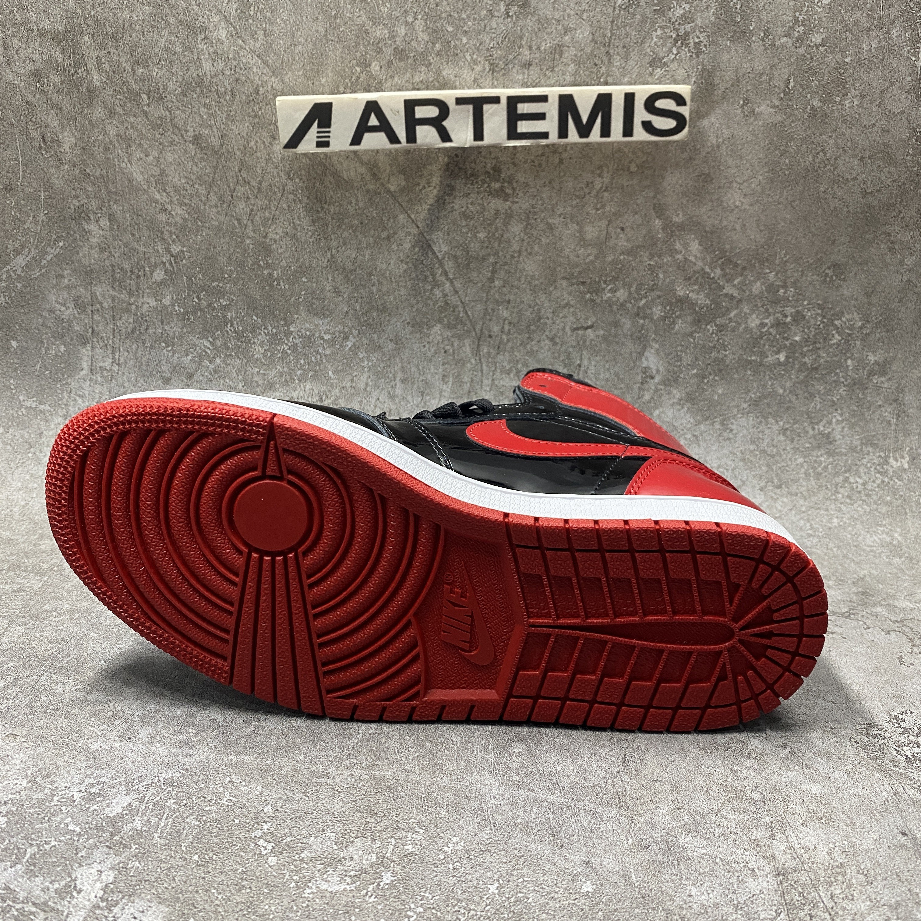 Air Jordan 1 Retro High OG Patent Bred