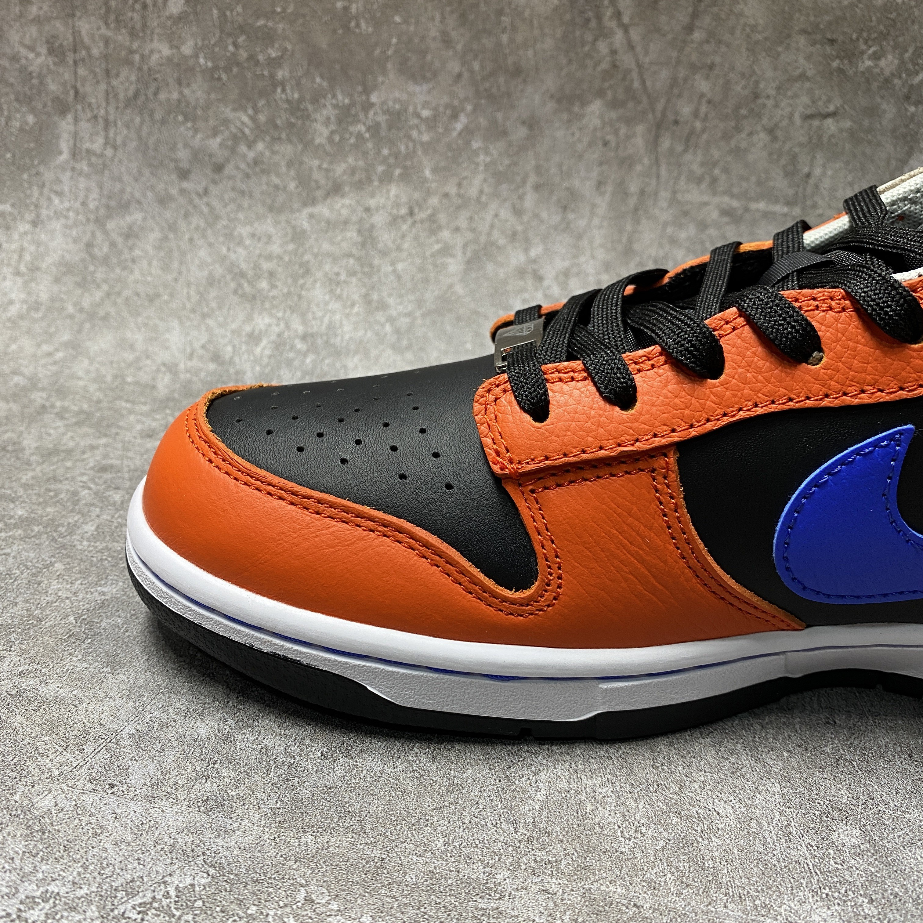 Nike Dunk Low EMB NBA 75th Anniversary Knicks
