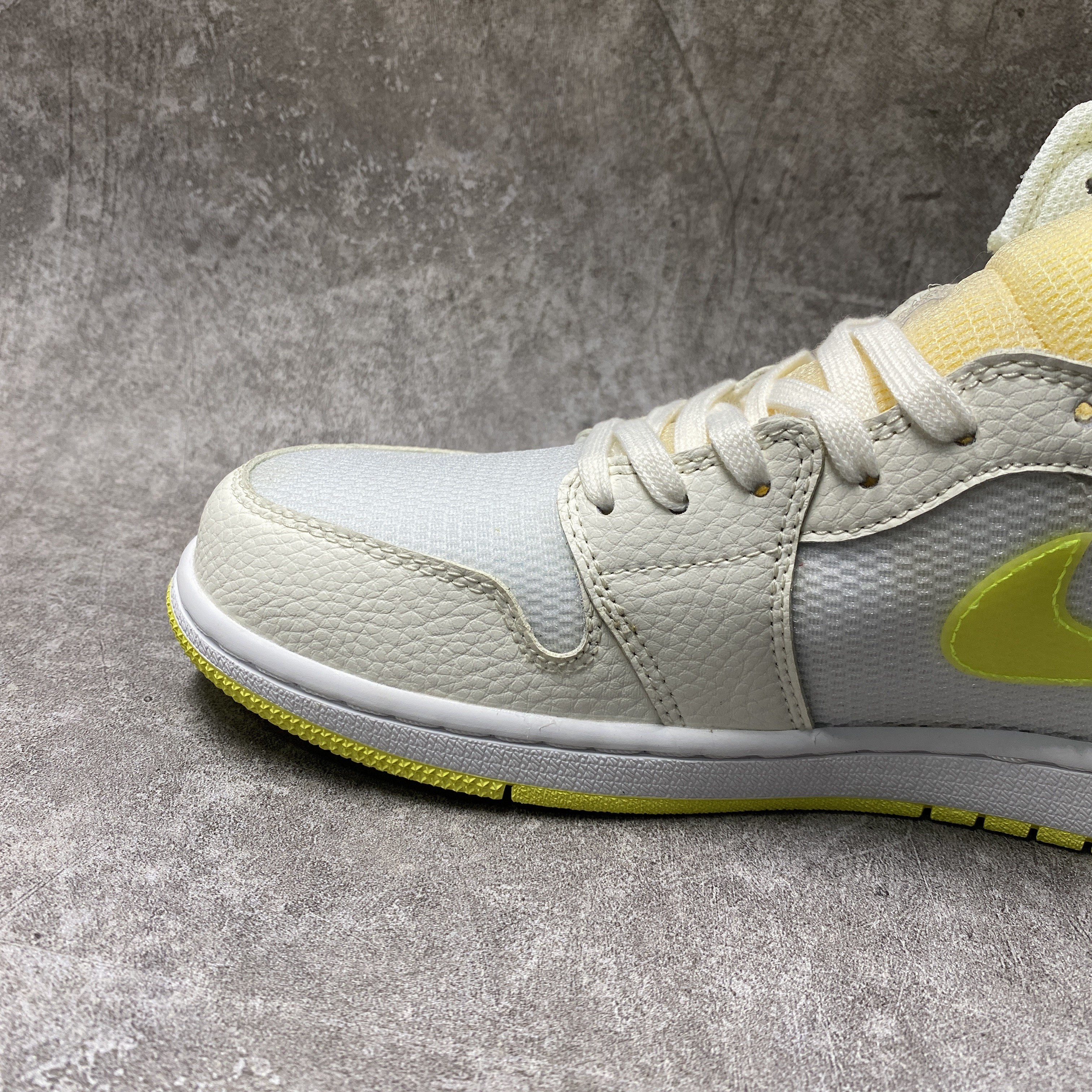 Air Jordan 1 Mid SE Voltage Yellow