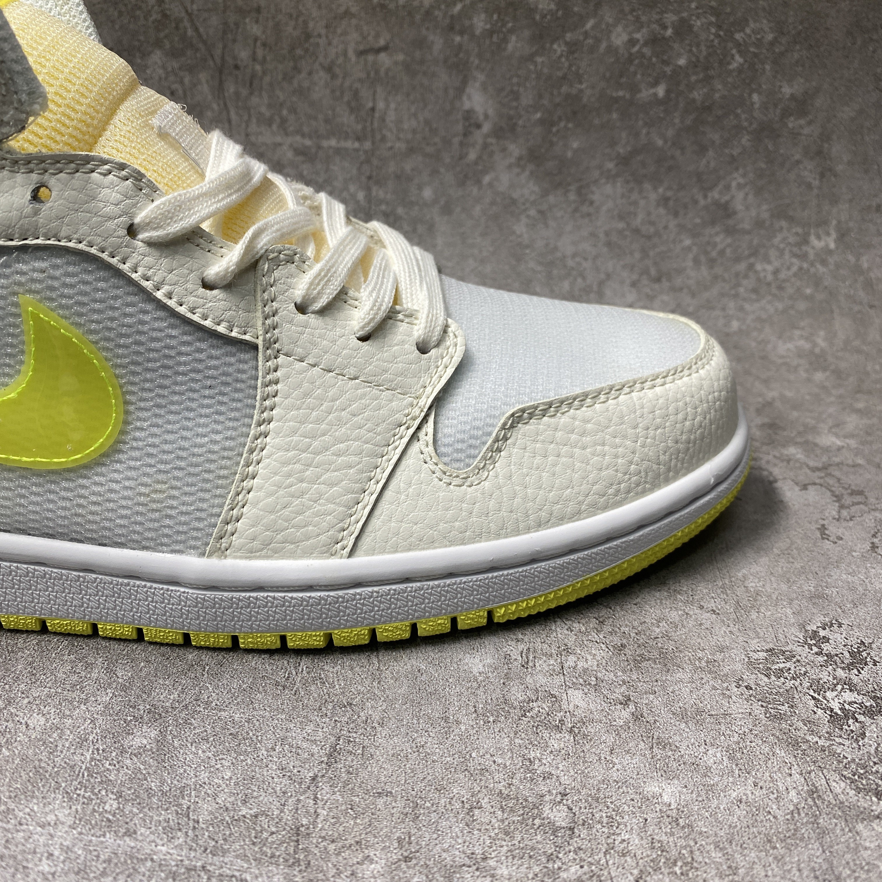 Air Jordan 1 Mid SE Voltage Yellow