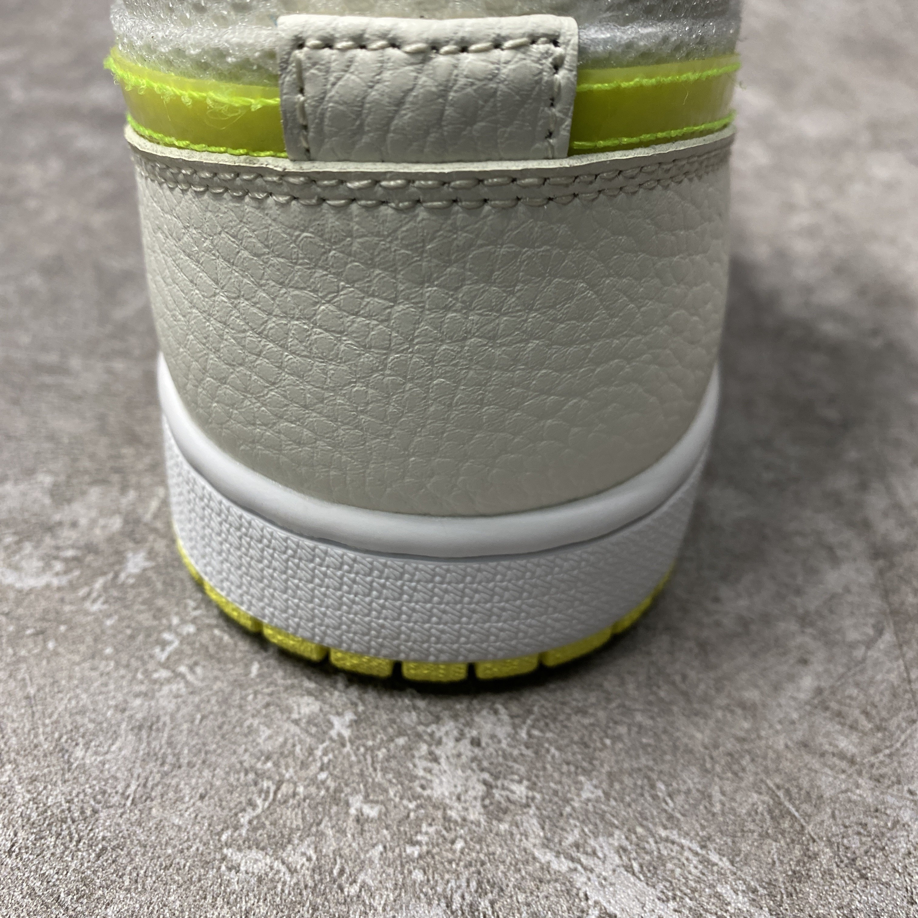 Air Jordan 1 Mid SE Voltage Yellow