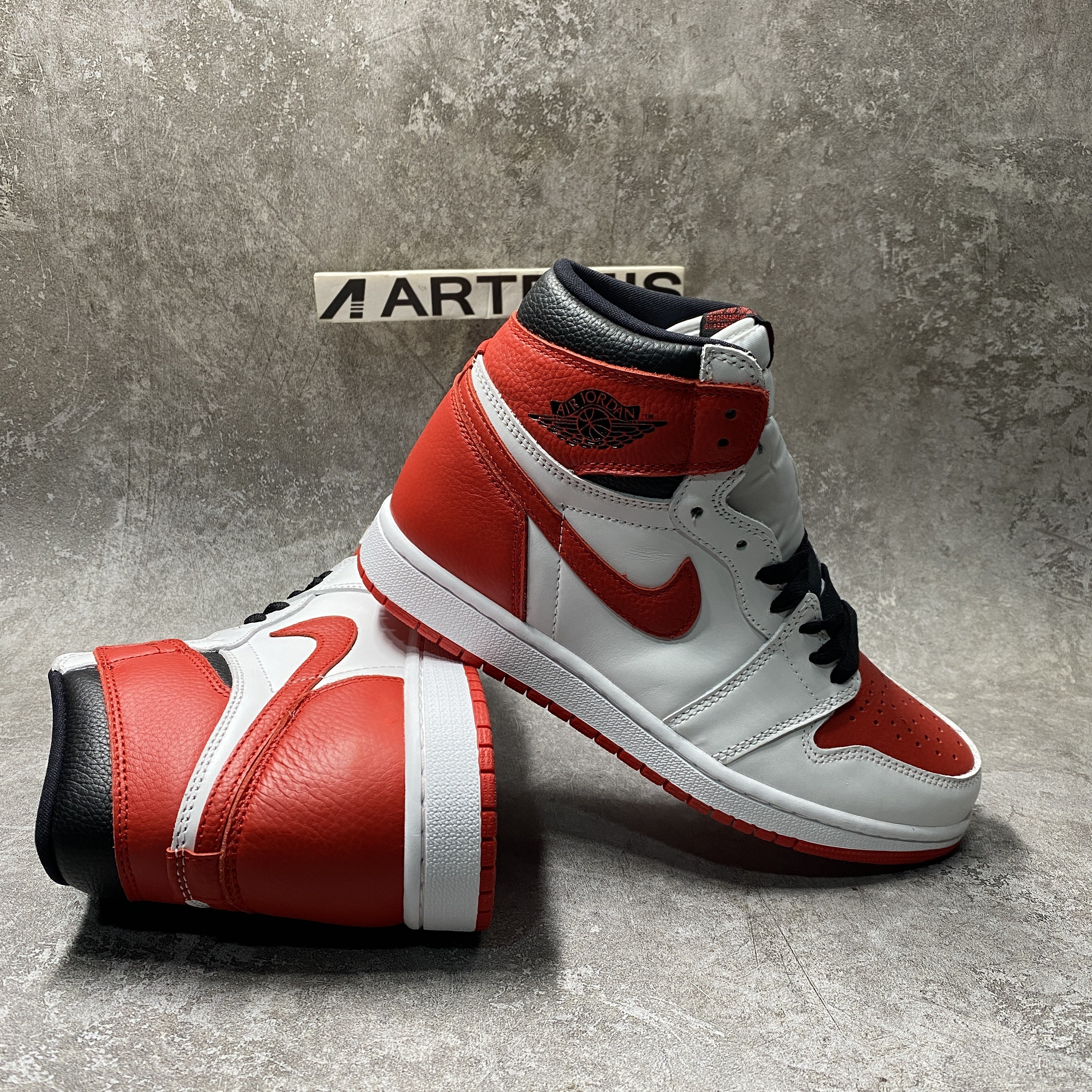 Air Jordan 1 High OG Heritage
