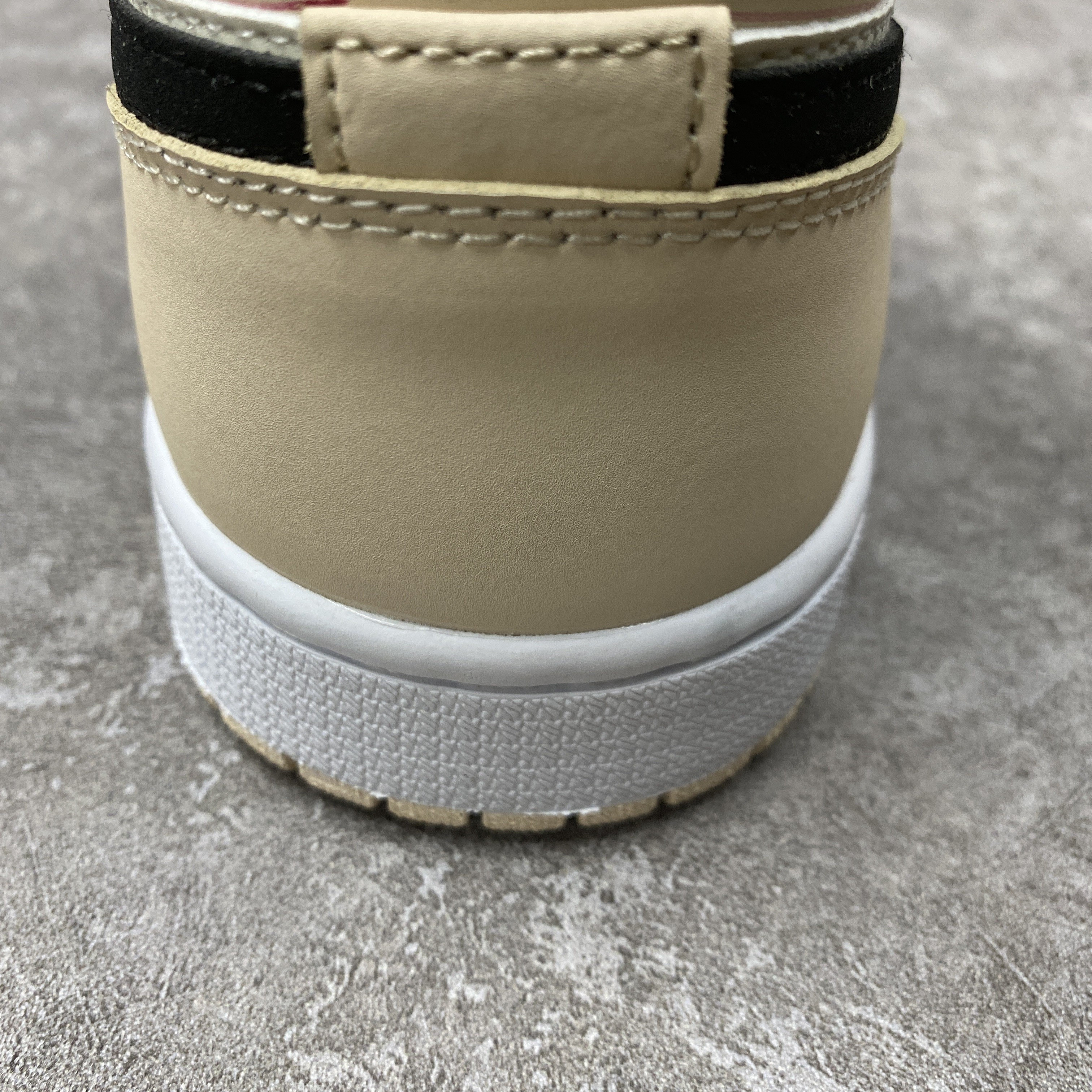 Air Jordan 1 Mid Barely Orange Light Viole