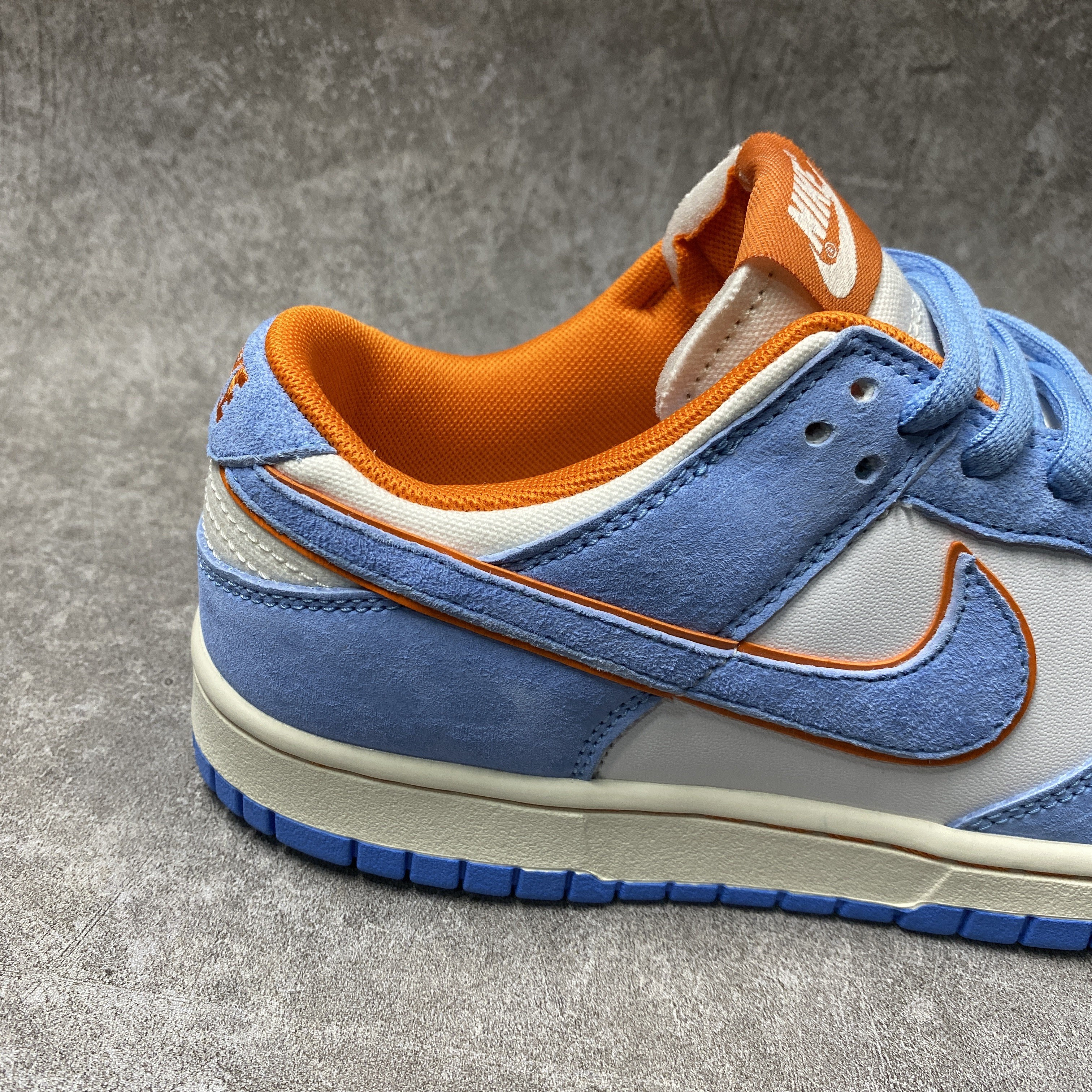 O.tomo Katsuhiro x SB Dunk Low "Steamboy OST"