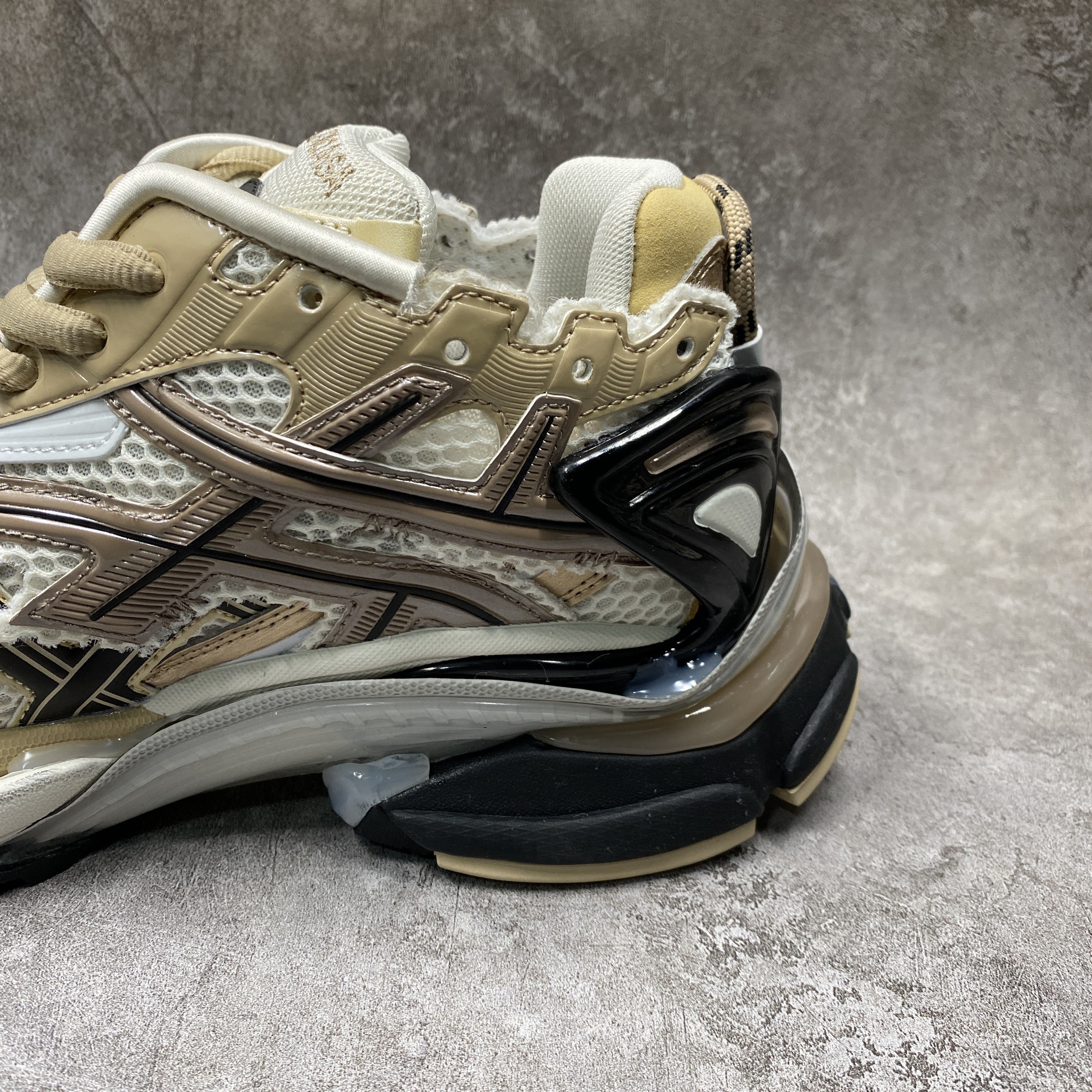 Balenciga Runner Beige Black White