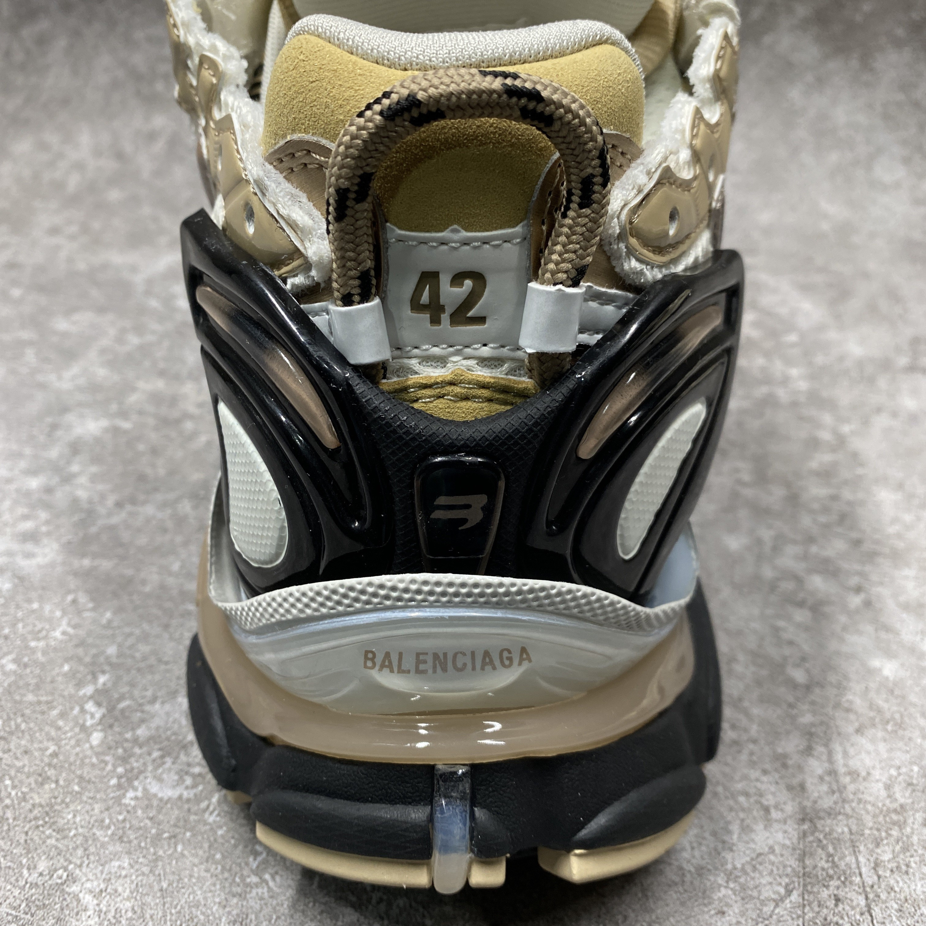 Balenciga Runner Beige Black White