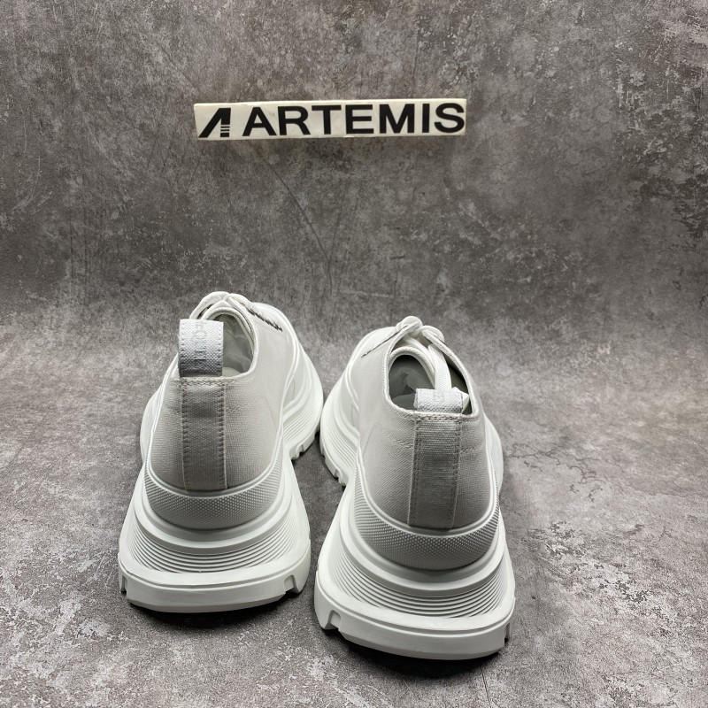 ale*d*r M*Q*en tread slick low lace up white