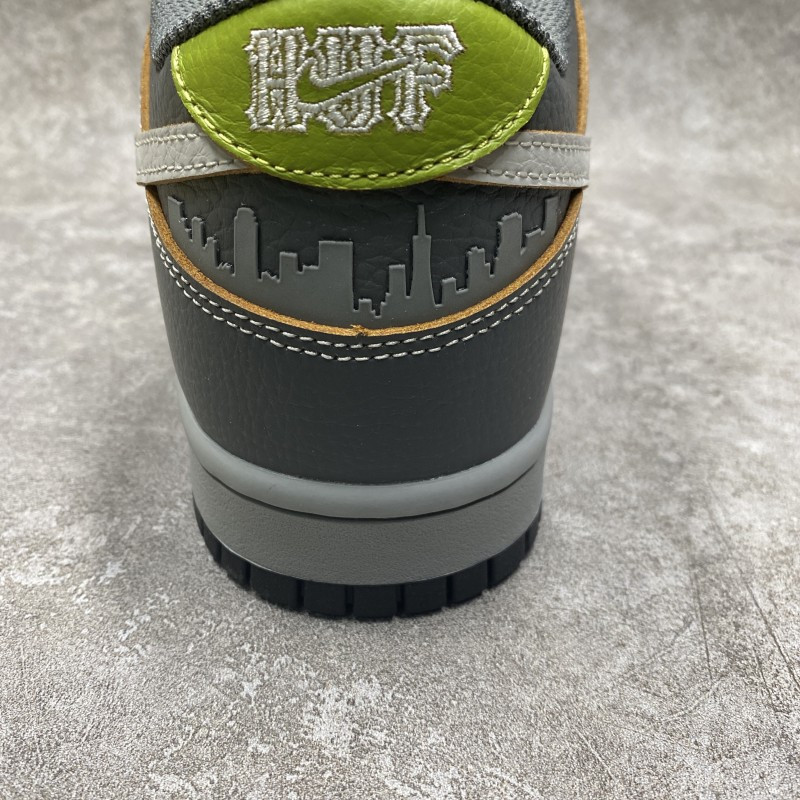 HUF x Nike SB Dunk Low“Friends and Family”