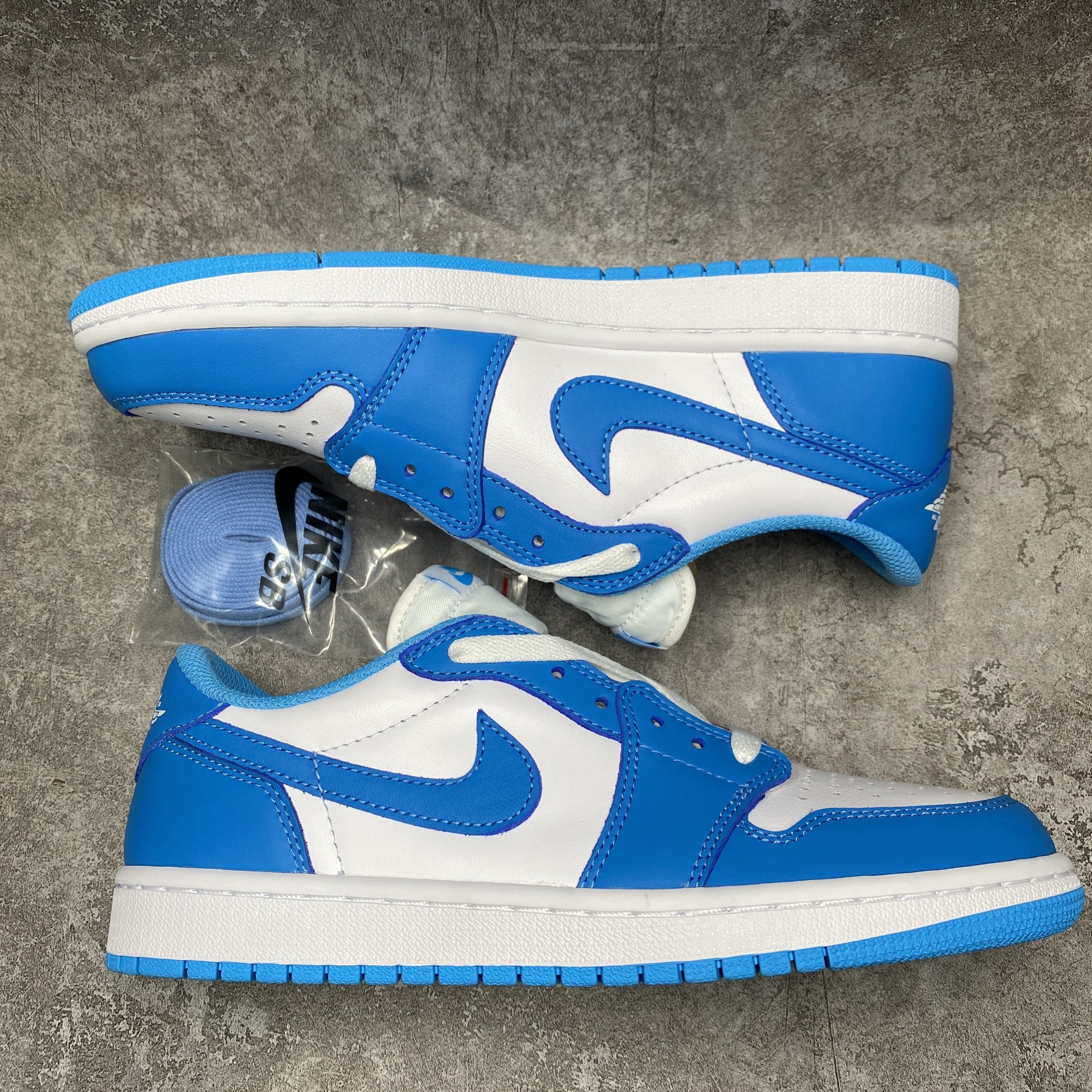 Air Jordan 1 Low SB UNC