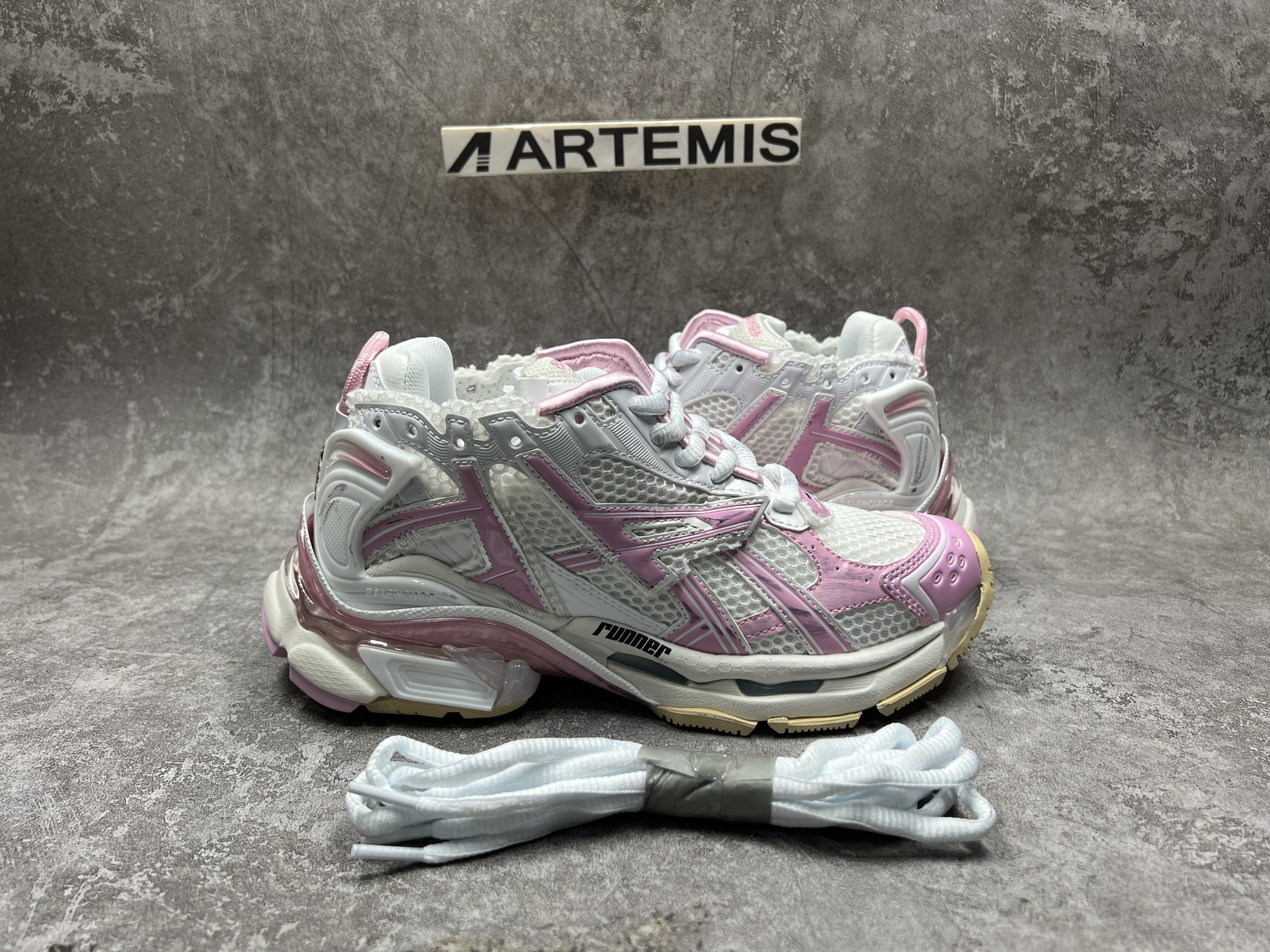 Balenciga Runner Sneaker Pink