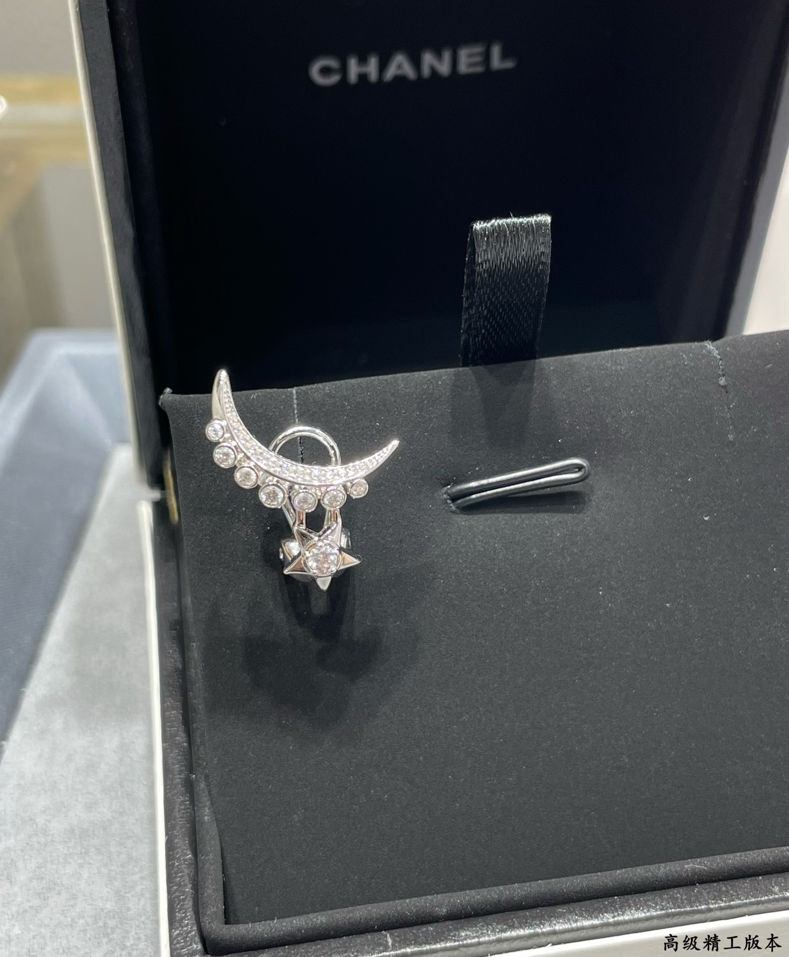 Ch*el stars and moon earrings(single)
