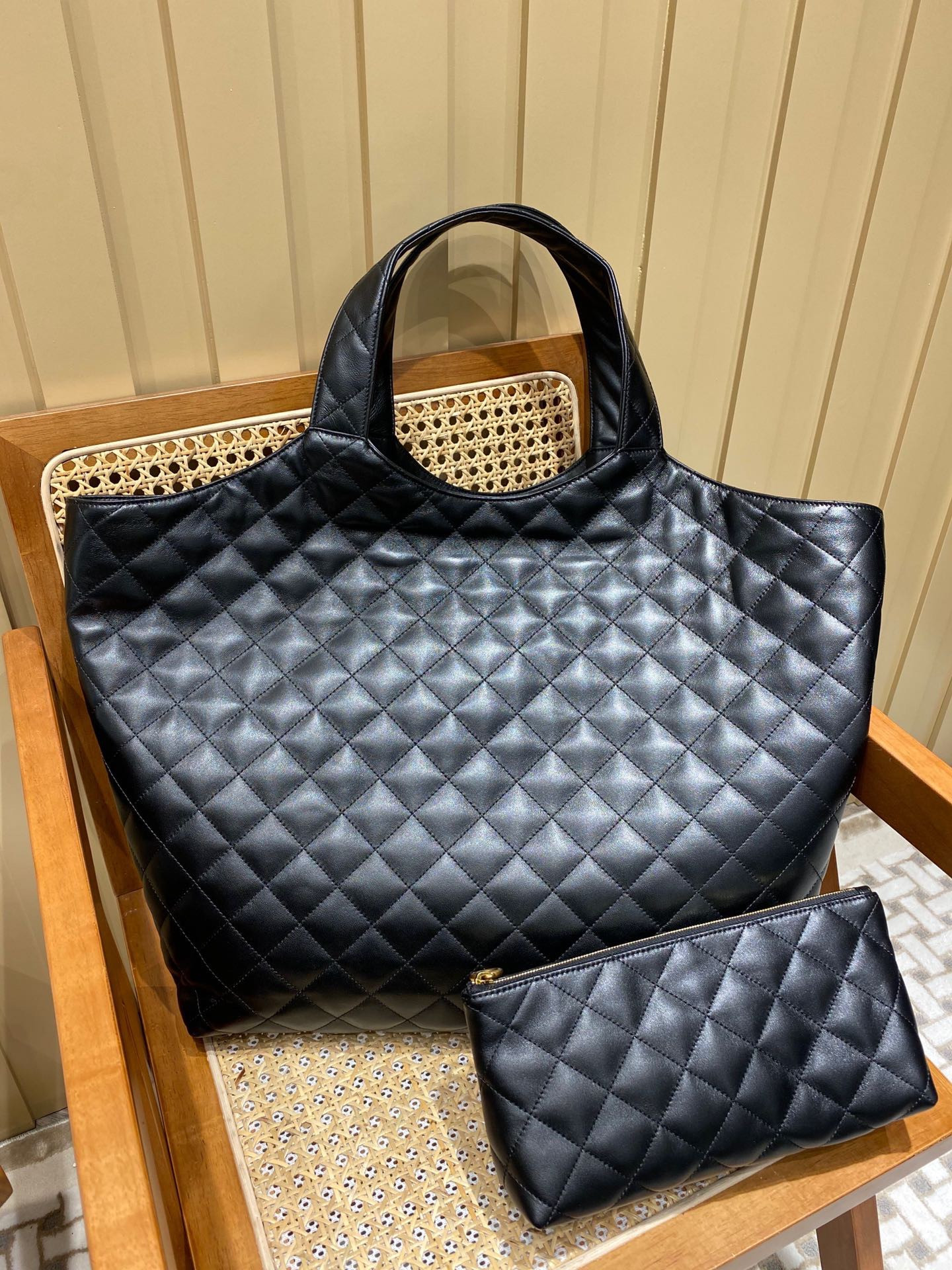 ICARE MAXI SHOPPING BAG IN QUILTED LAMBSKIN