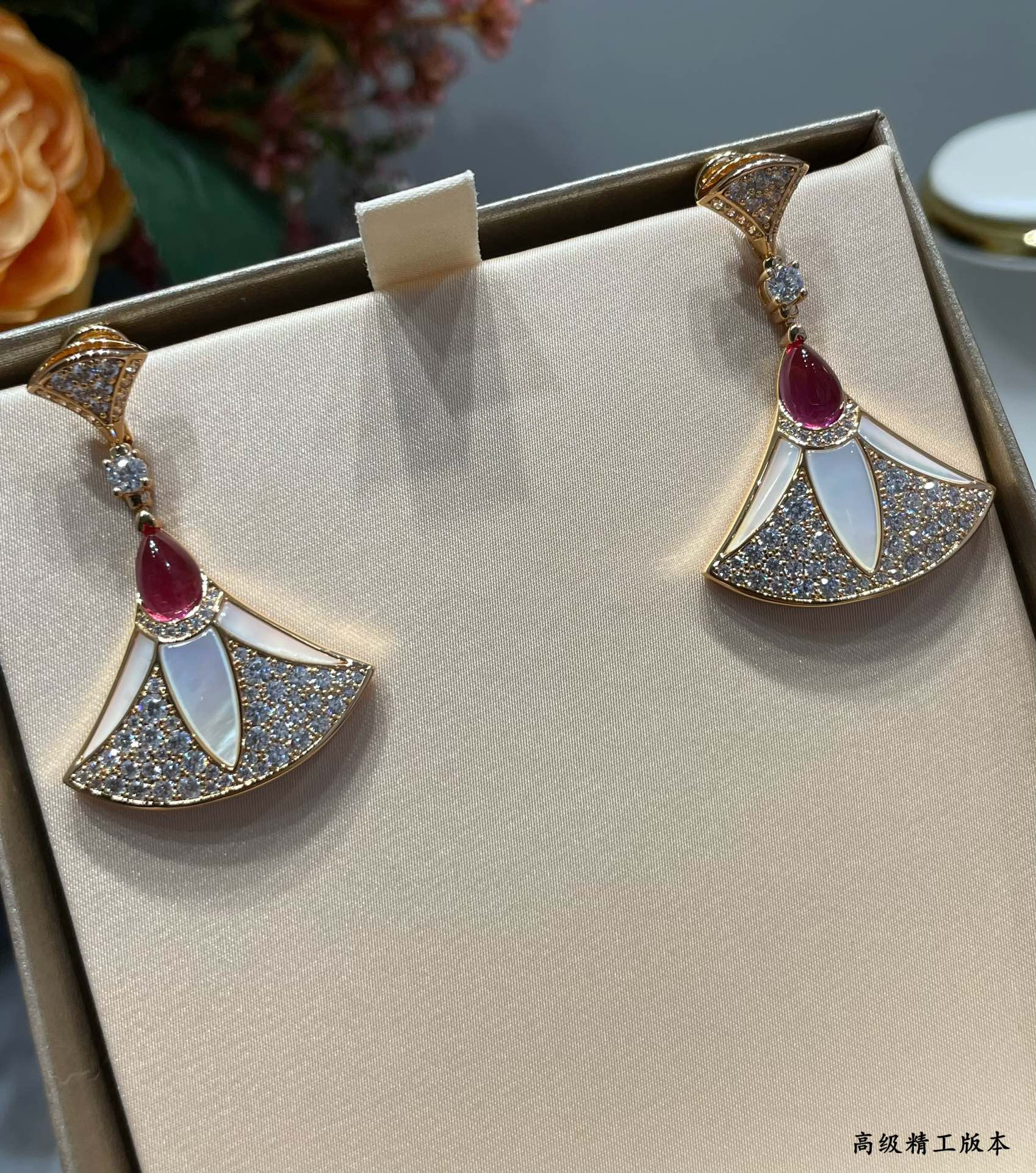 B*l*ai roman fan earrings