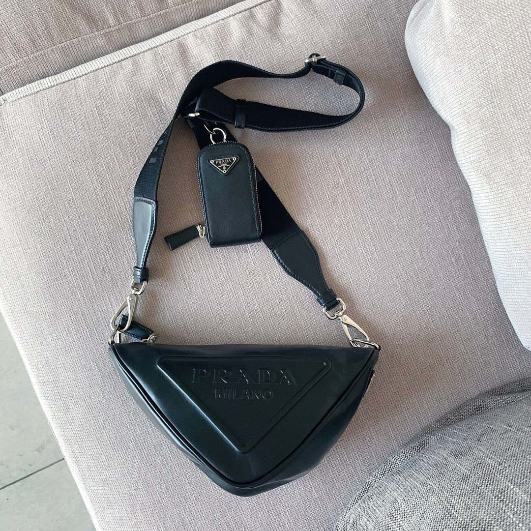 Pra*a triangle bag in black
