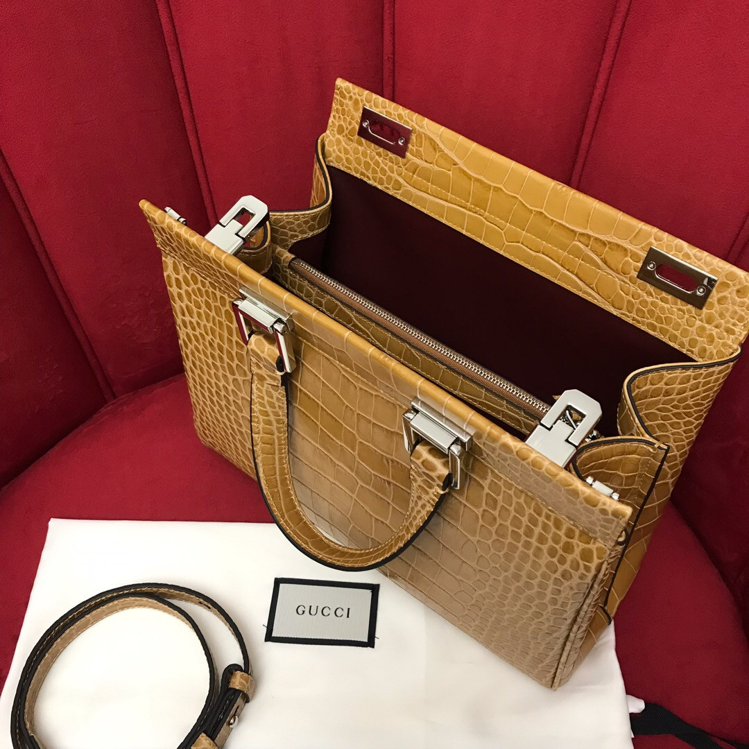 G*u*i zumi leather medium top handle bag