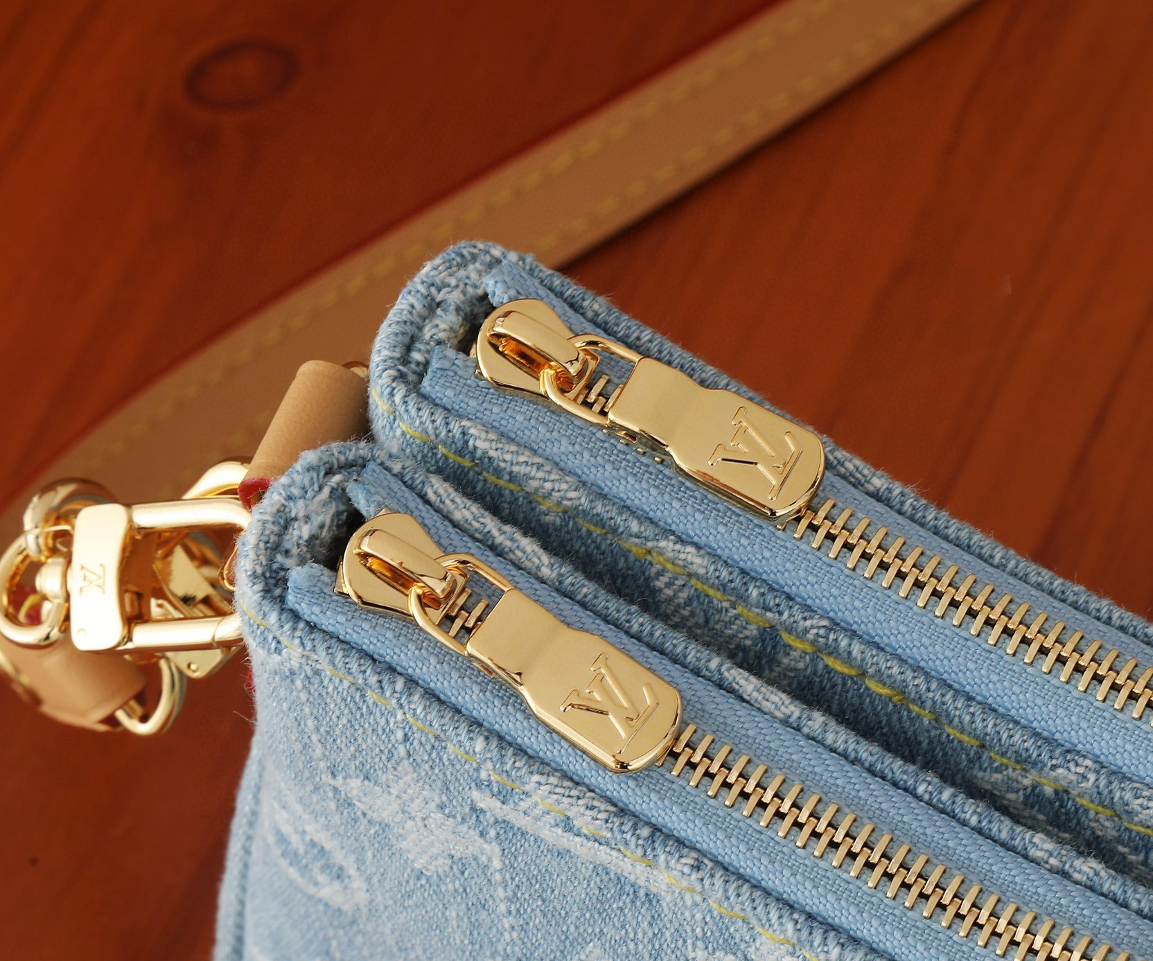 LV Pochette M83532 24.5× 13.5× 6.5CM