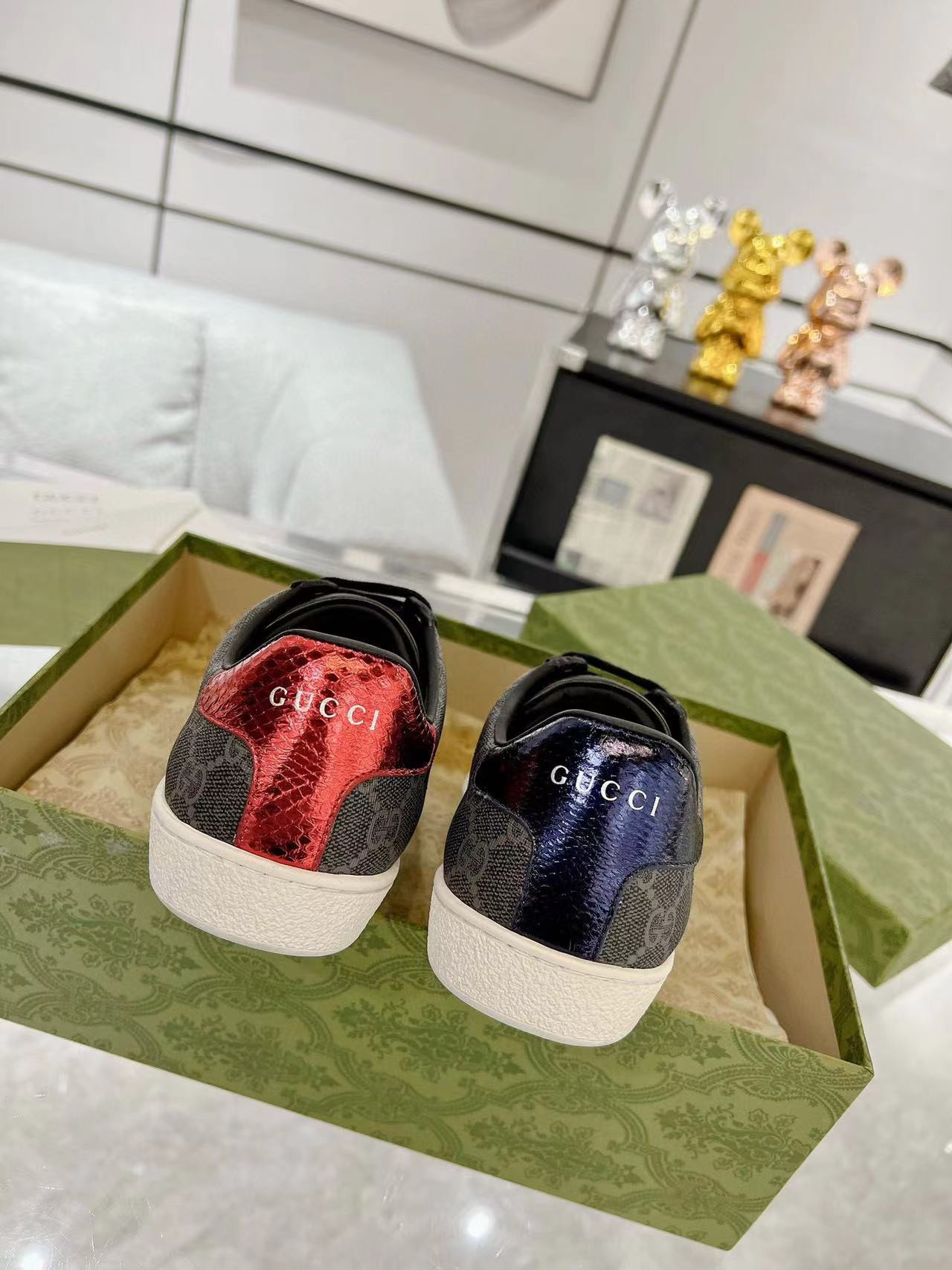 ua G*u*i sneaker with web