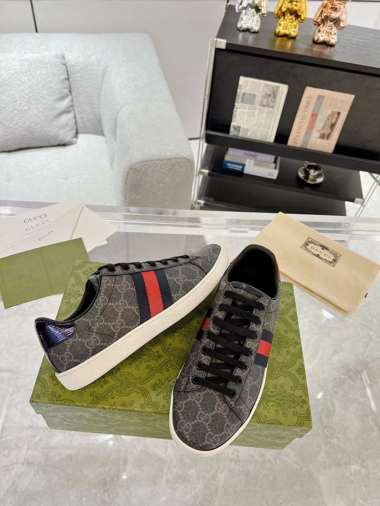 ua G*u*i sneaker with web