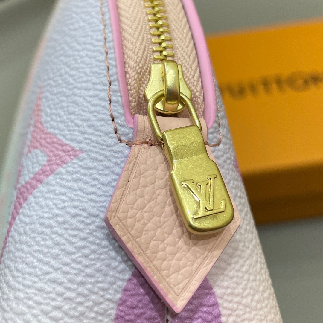 LV POCHETTE COSMETIQUE M59944