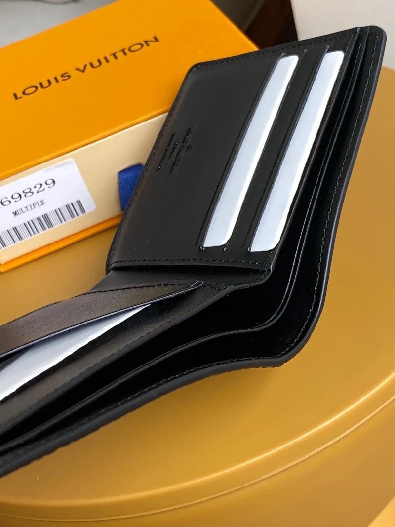 LV MULTIPLE WALLET M69829