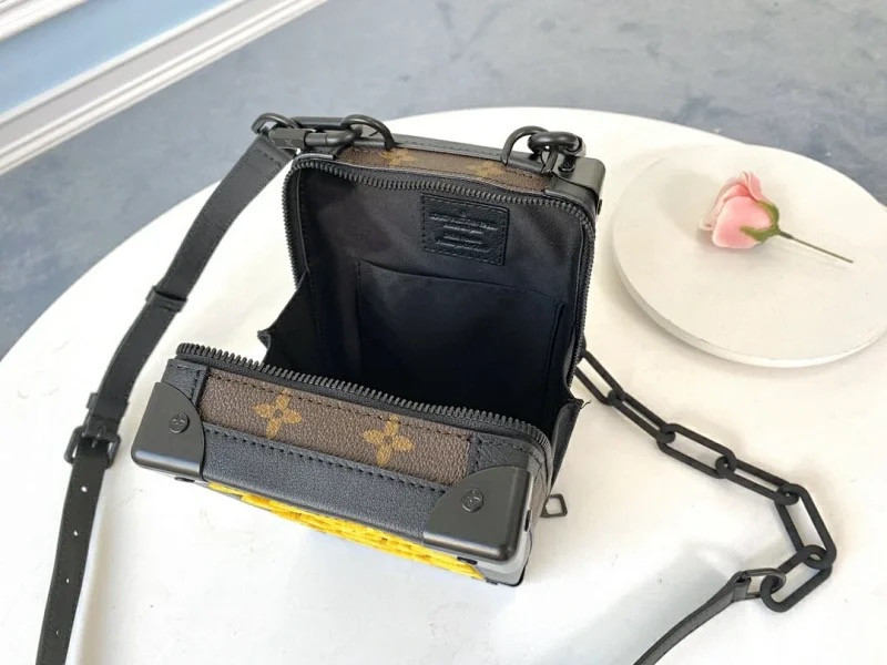 LV VERTICAL SOFT TRUNK M45079