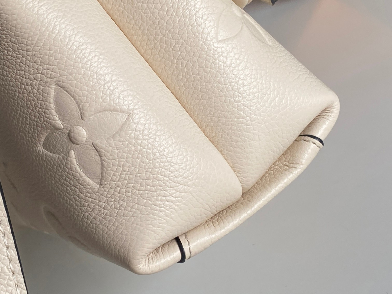 LV MADELEINE BB M46008 9.4 x 6.7 x 3.3 inches
