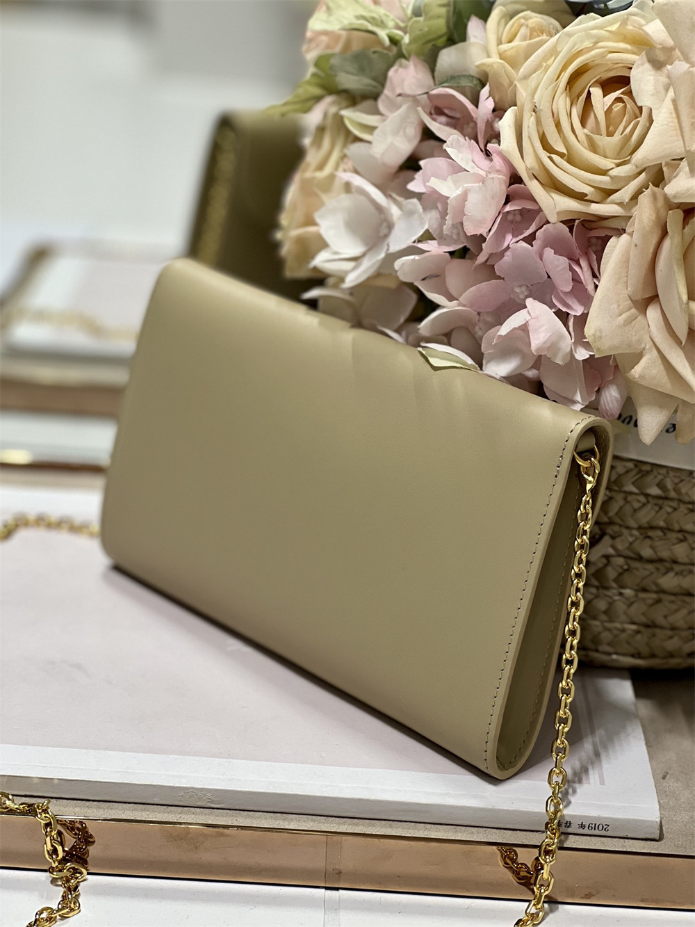 D*or bobby east-west pouch with chain latte smooth calfskin apricot