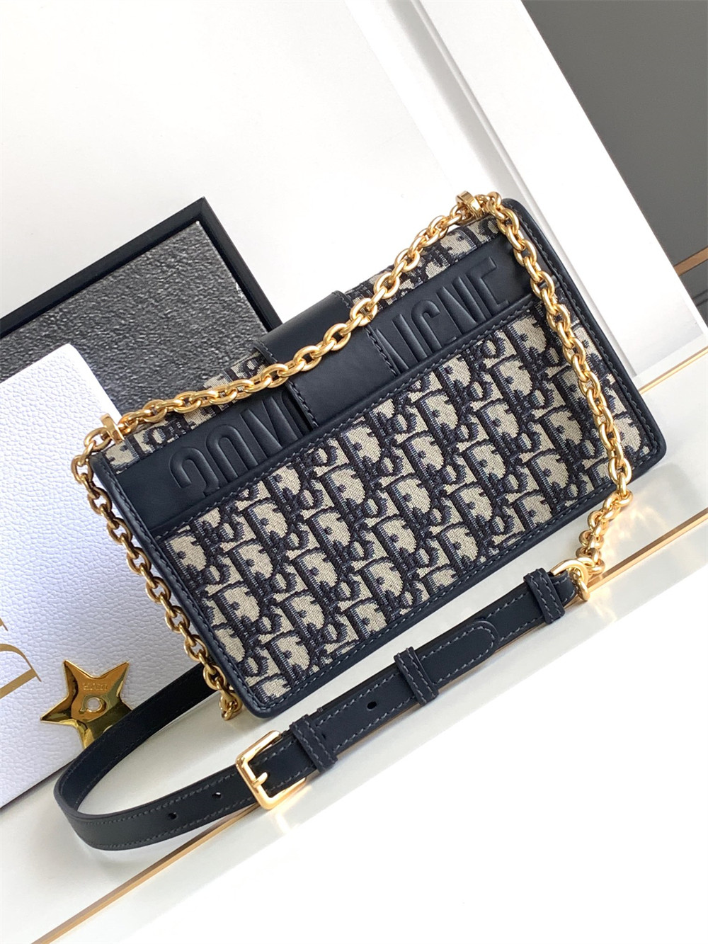 D*or 30 montaigne east-west bag with chain blue D*or oblique jacquard 25x16.5x8 cm