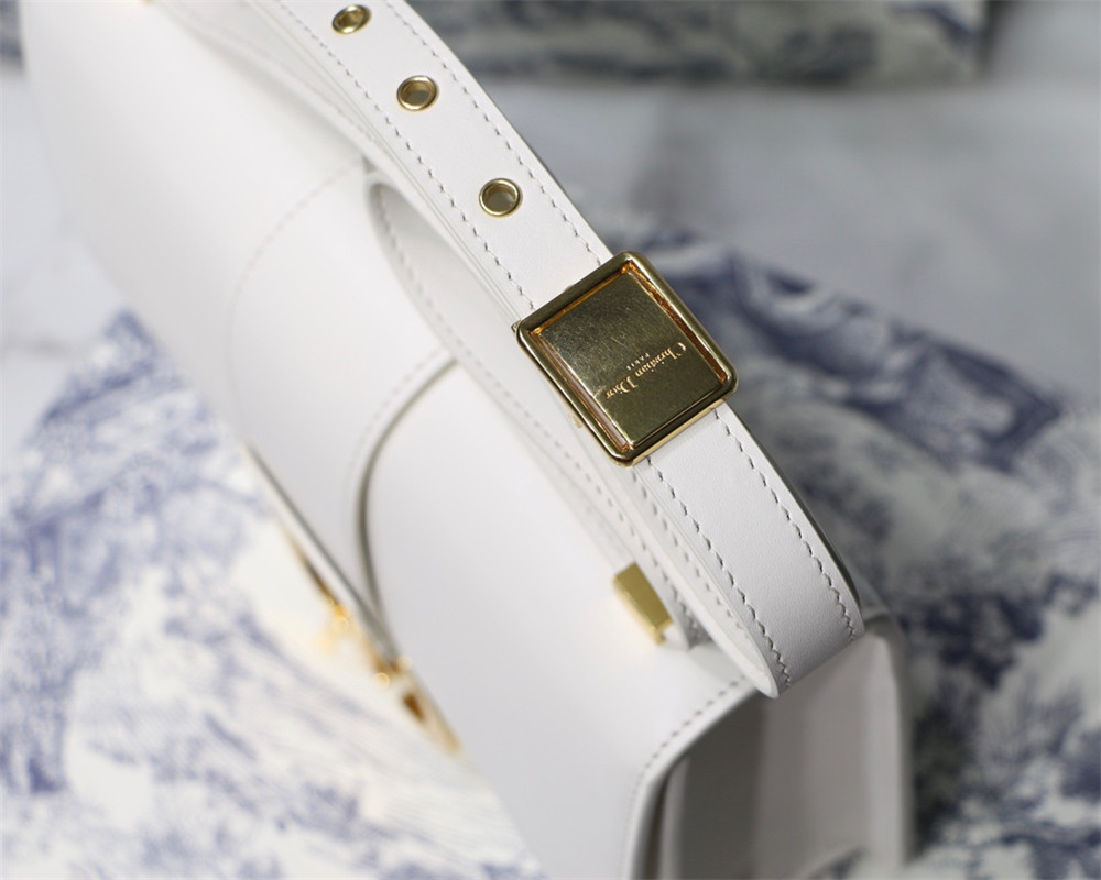 D*or 30 montaigne chain bag white