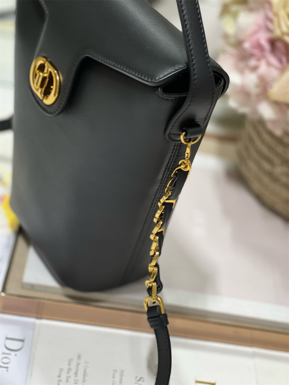 D*or 30 montaigne large chain bucket bag black 17x7x18cm