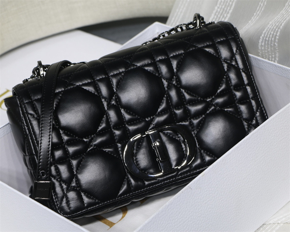 medium d*or caro bag S*pple cannage calfskin 25.5 x 15.5 x 8 cm