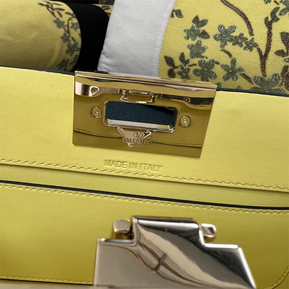 Va1e*ntin0 garavani rockstud23 smooth calfskin handbag yellow