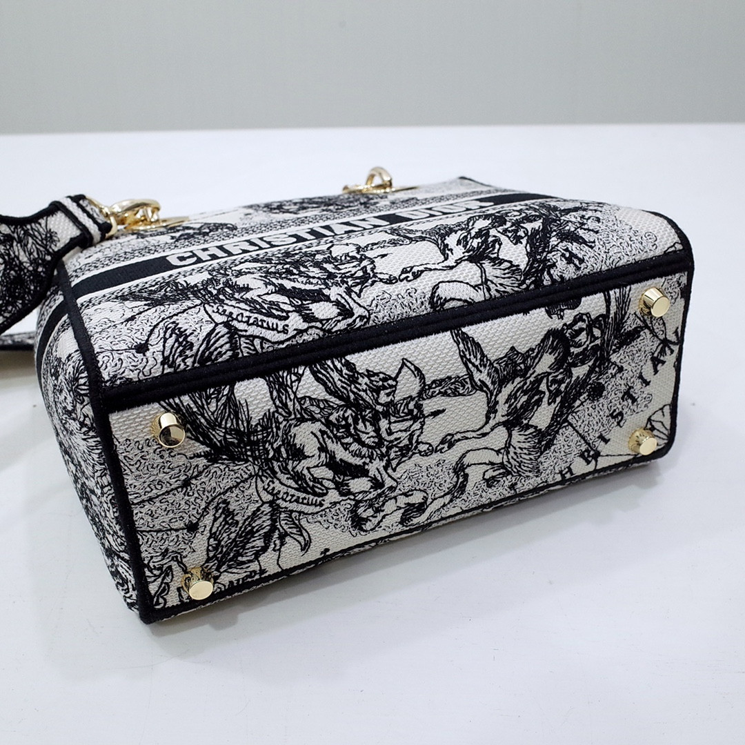 medium D*or lady d-lite bag  24 x 20 x 11 cm