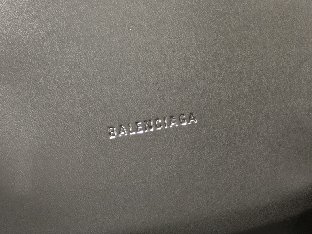 Ba*len*cia*ga women