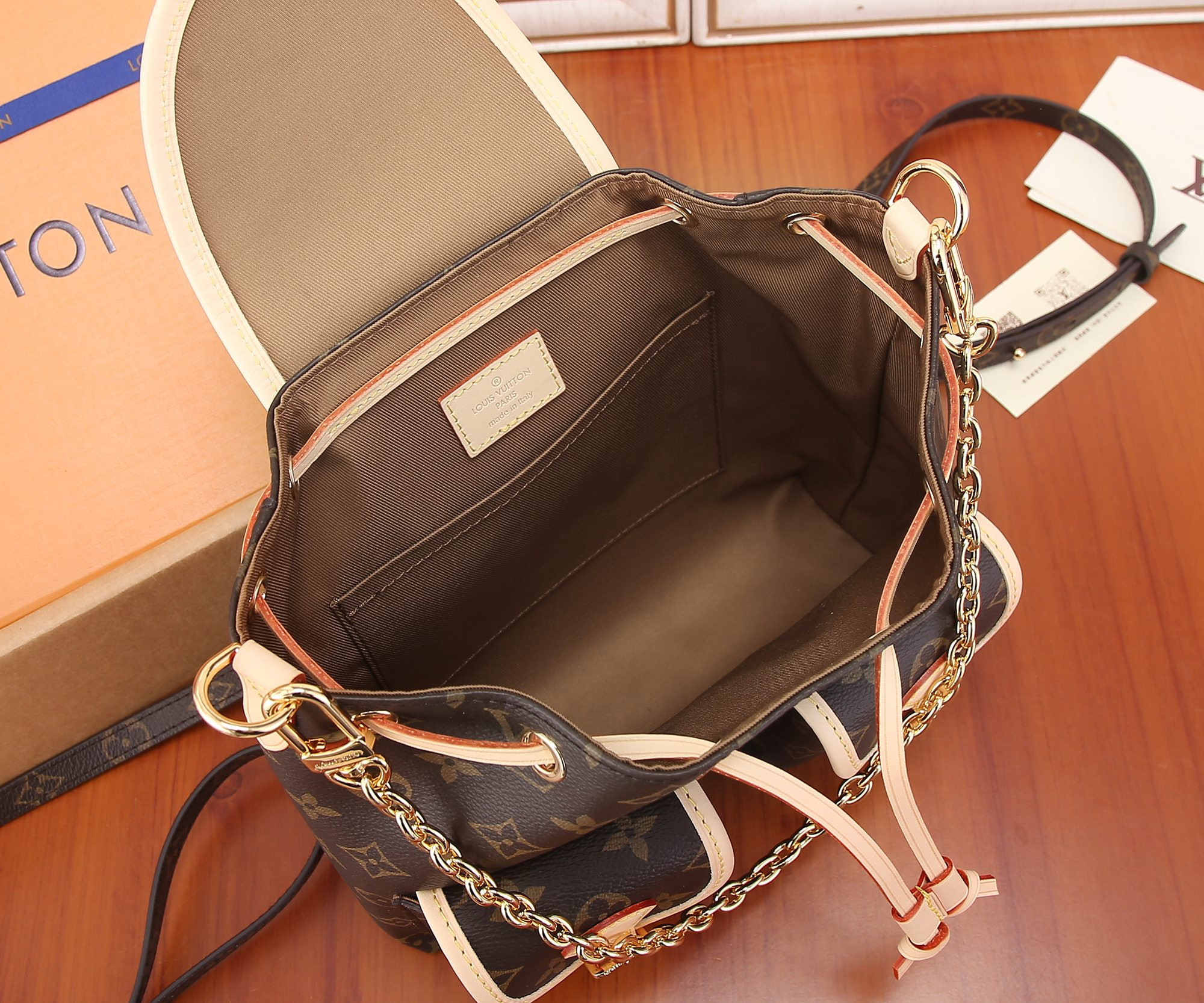 LV Excursion PM M46932 8.3 x 9.1 x 3.9 inches