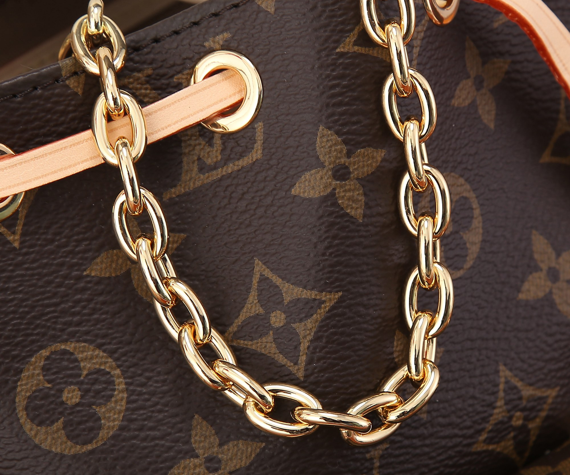 LV Excursion PM M46932 8.3 x 9.1 x 3.9 inches