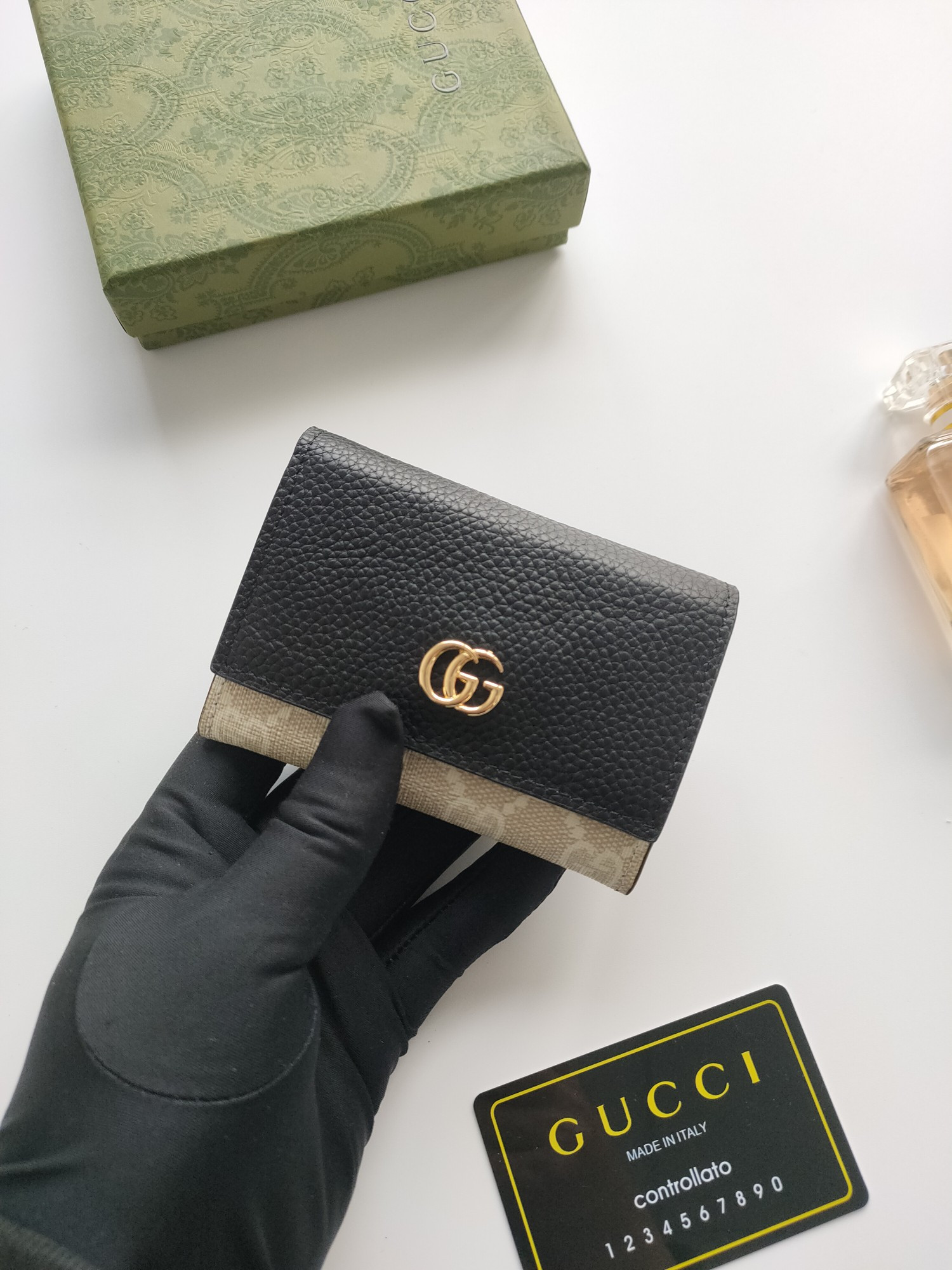 G*u*i gg card case wallet