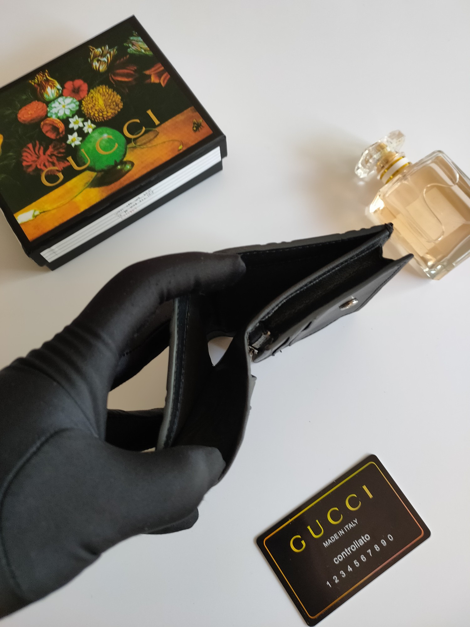 G*u*i gg  card case wallet