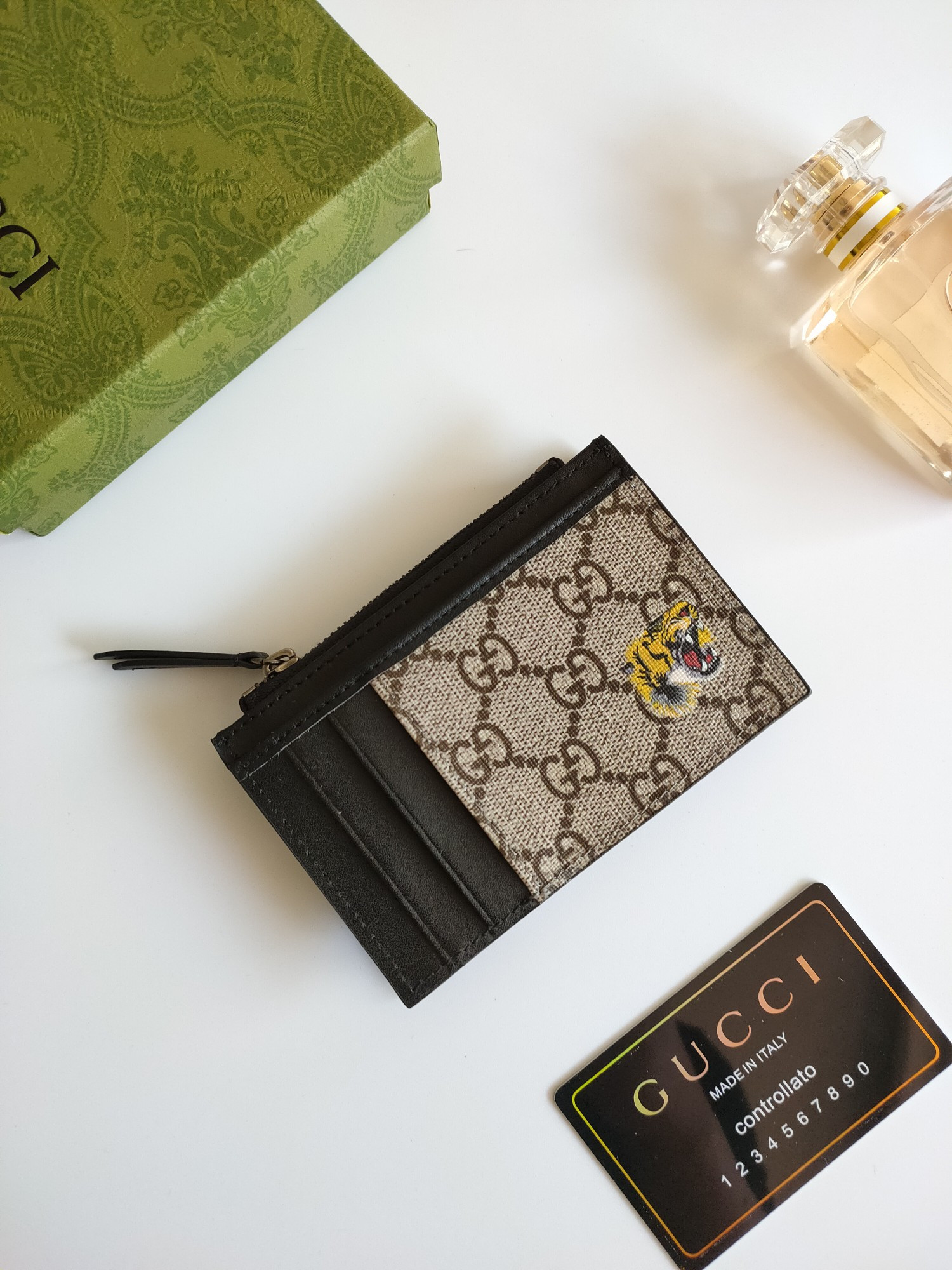G*u*i gg card case wallet