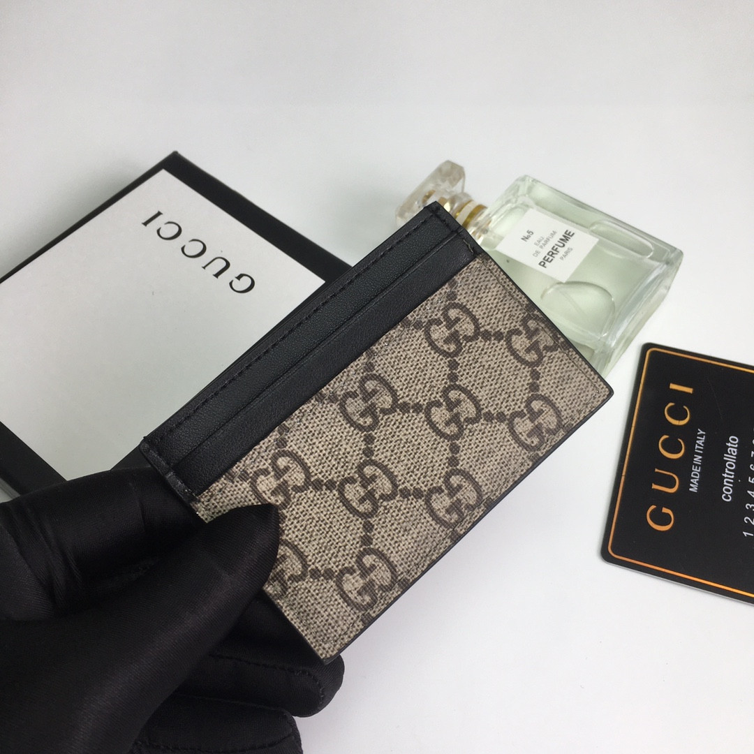 G*u*i gg  card case wallet