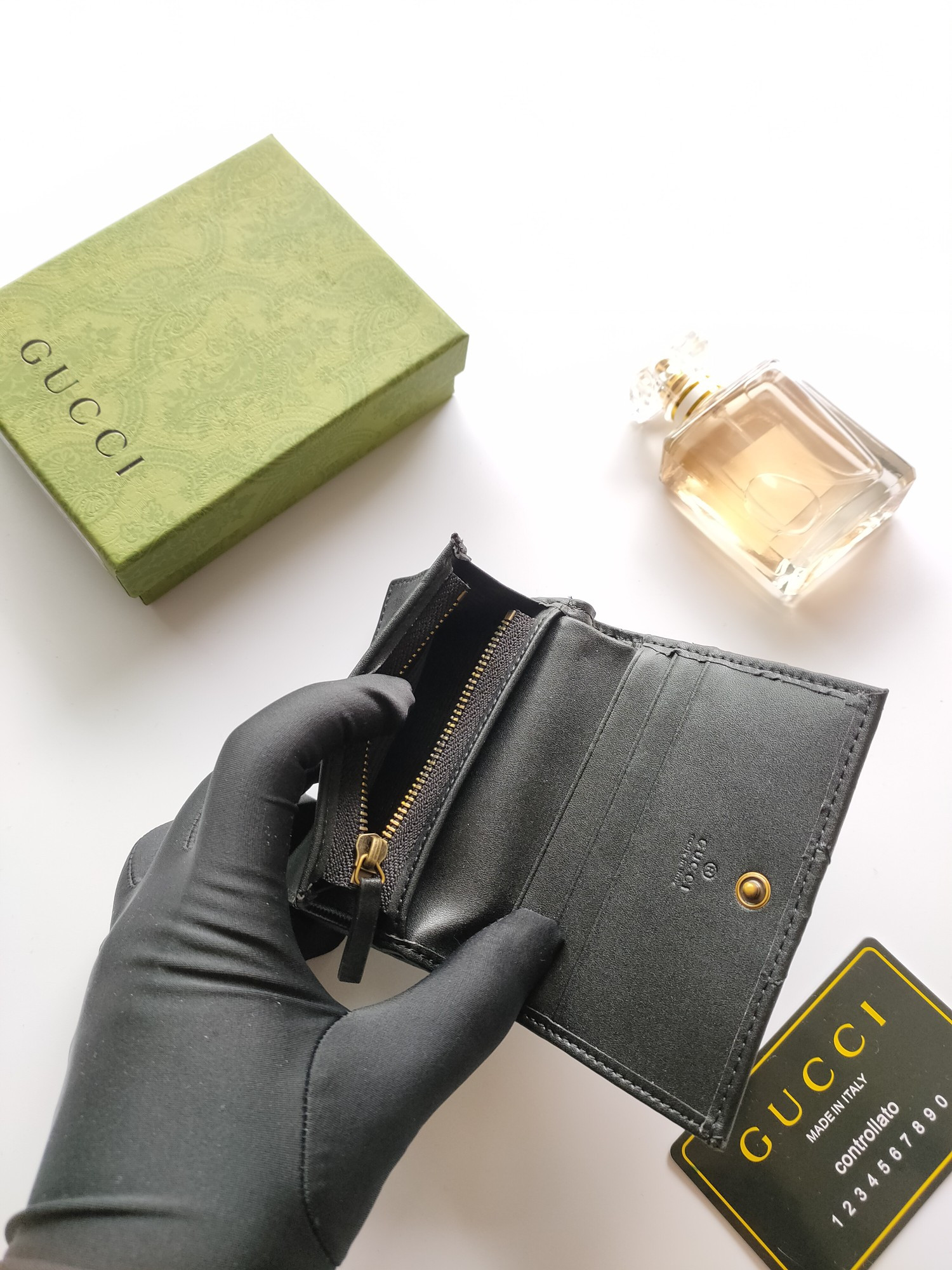 G*u*i gg card case wallet