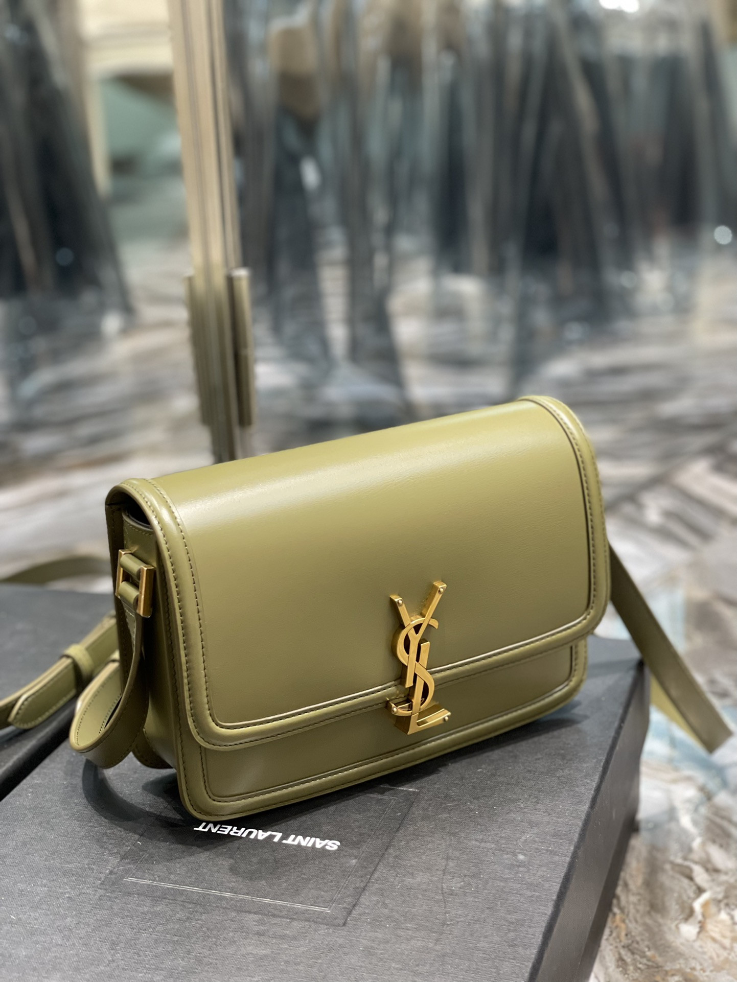 y*l solferino medium satchel in box Sa**t Lau*nt avocado green 9.1 x 6.3 x 2.4 inches