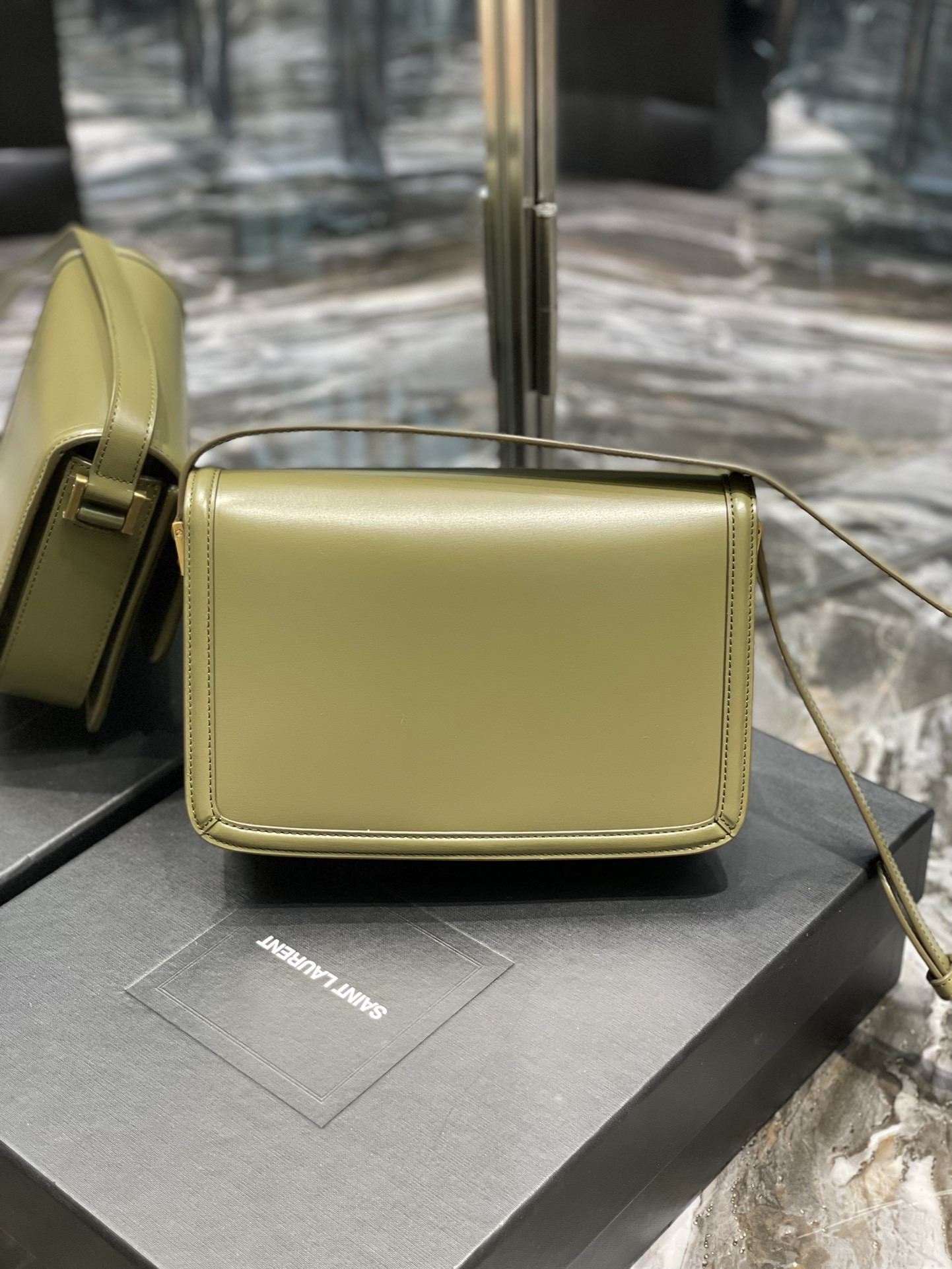 y*l solferino medium satchel in box Sa**t Lau*nt avocado green 9.1 x 6.3 x 2.4 inches