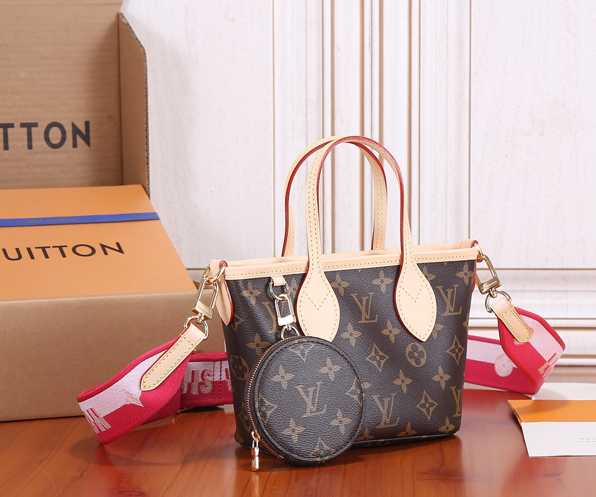 LV M46786 Neverfull BB 24 x 14 x 9 cm